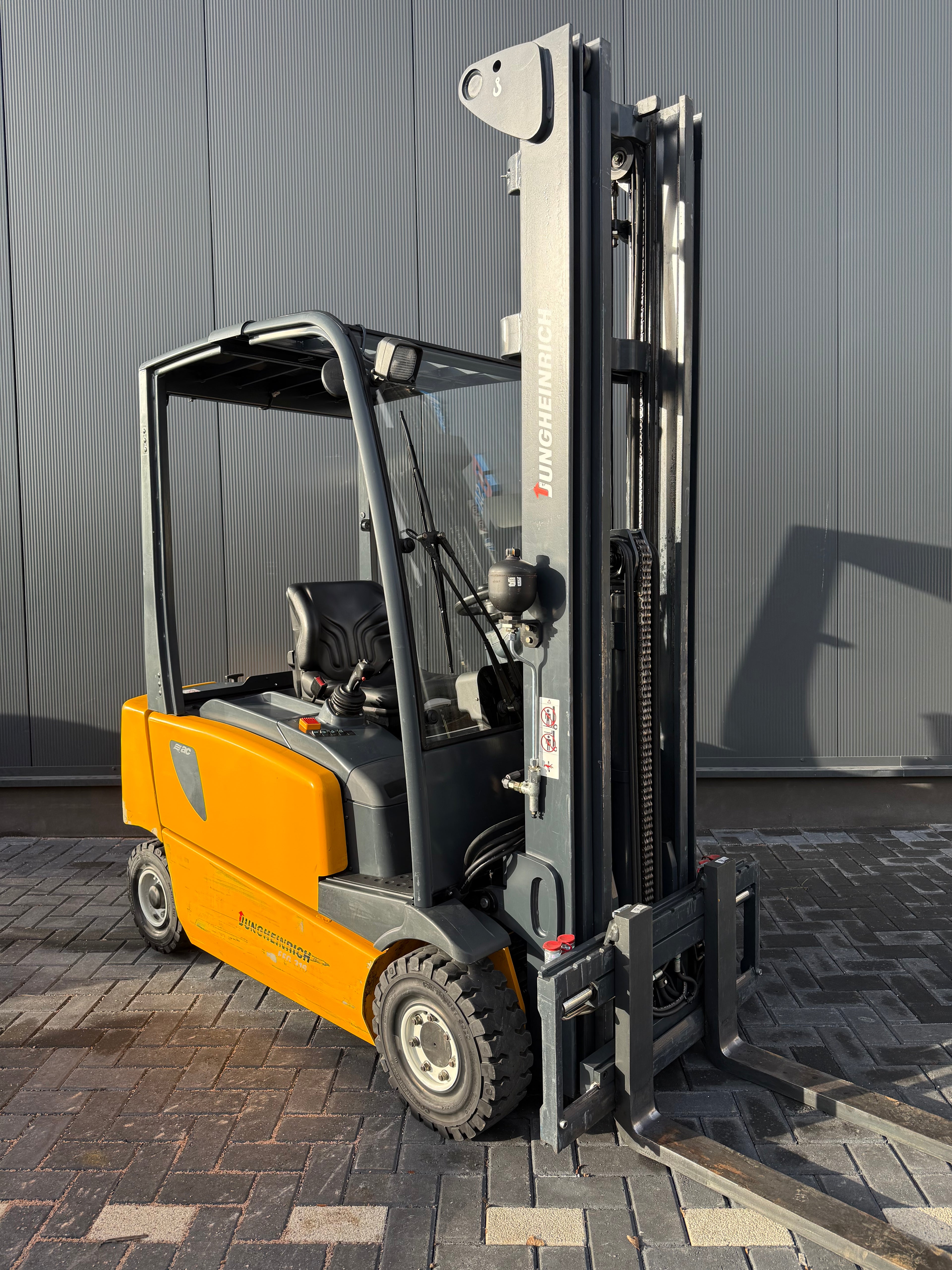 B00010 - JUNGHEINRICH EFG TRIPLEX 6.0M 1000UUR BJ. 2007 + SIDE SHIFT HEFTRUCK