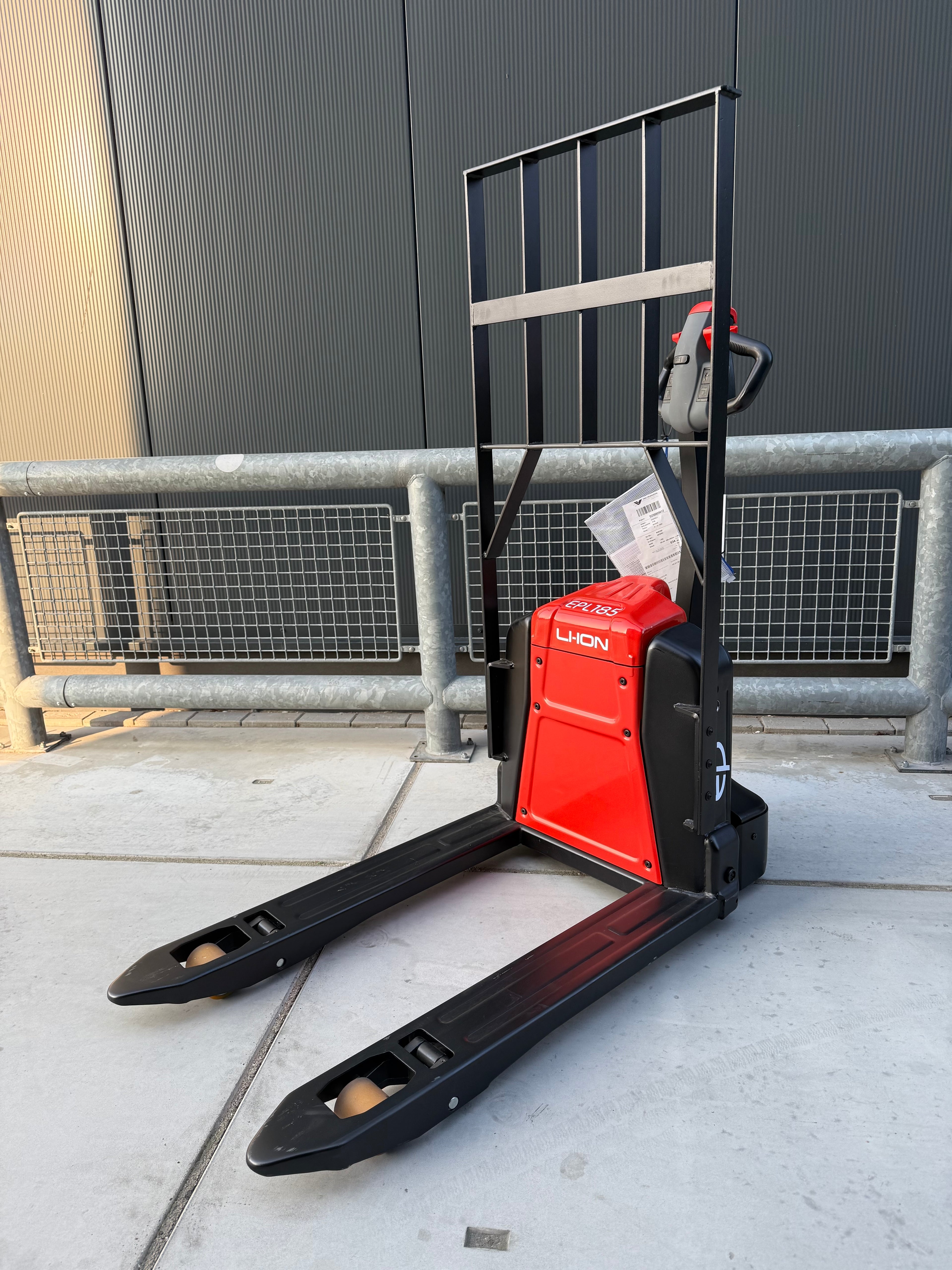 EP EPL154 Elektrische palletwagen 1500kg Compact met zwenkwielen - Nieuw Blokpallet uitvoering