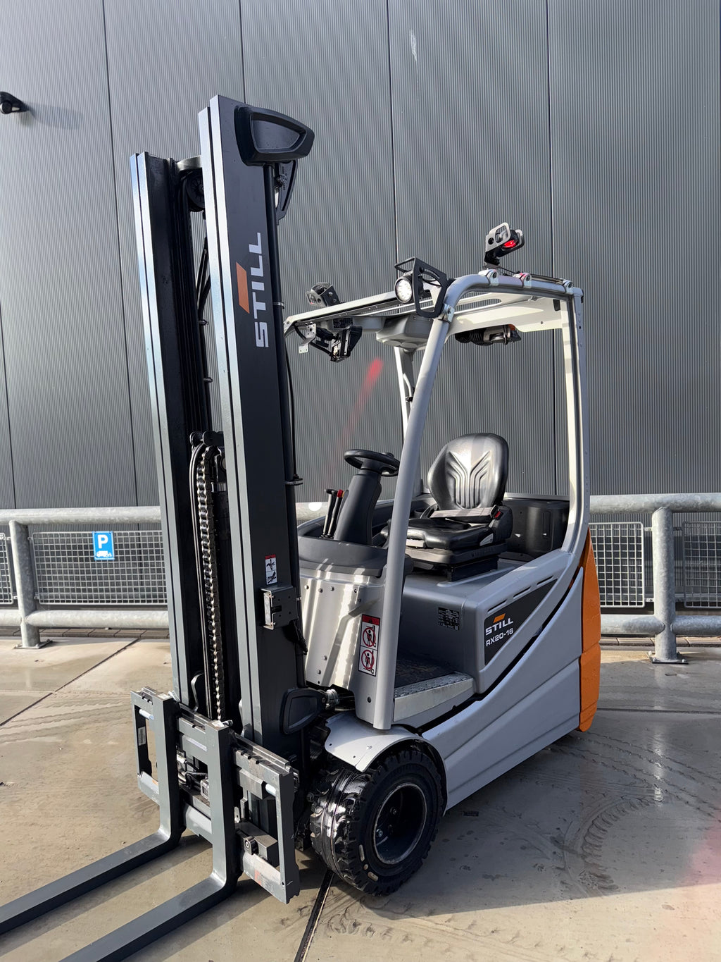 B00001 - STILL RX20-16 1600KG BJ:2020 TRIPLEX 9500UUR 5.6M +SIDESHIFT