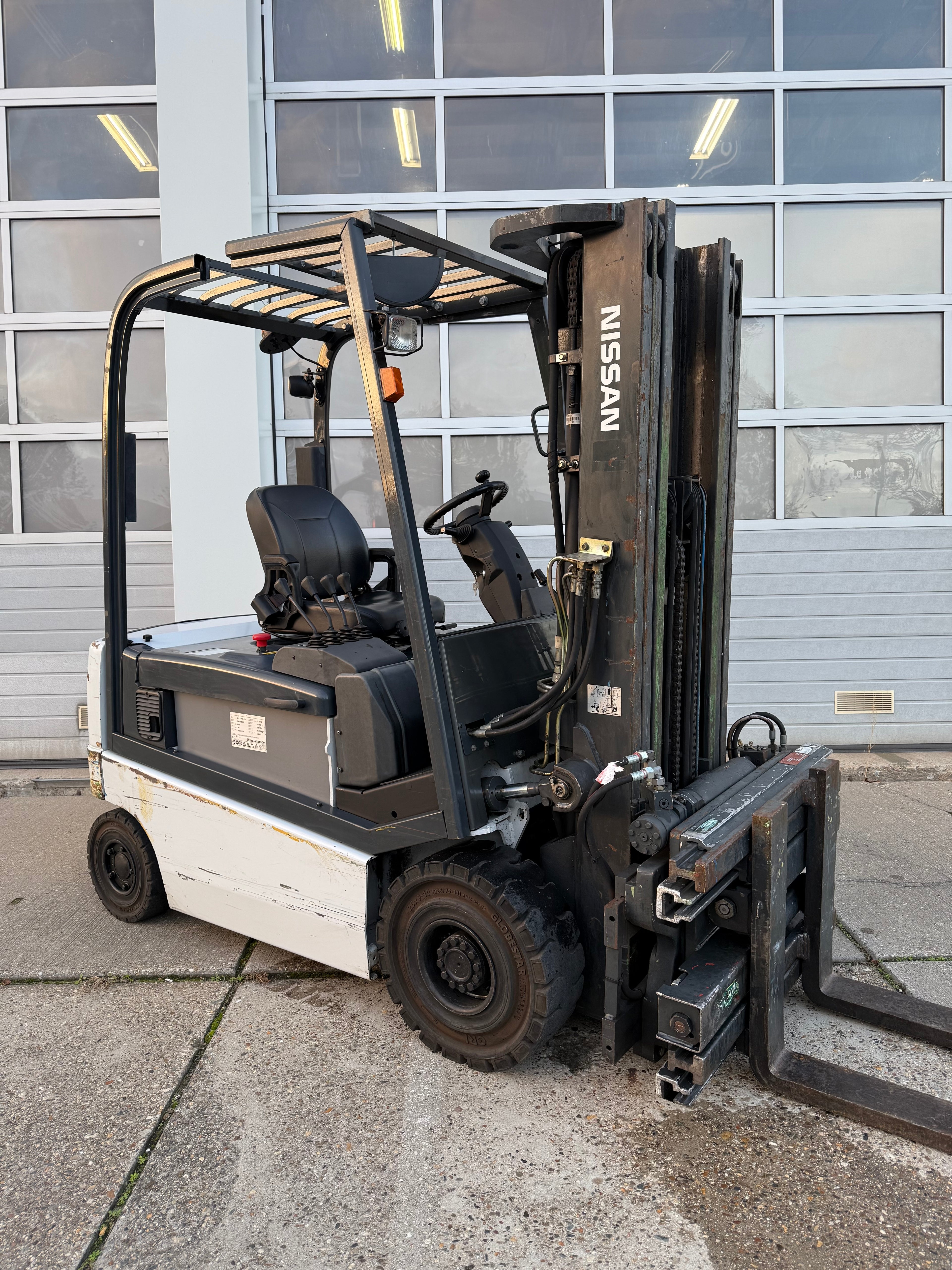 B00011 - NISSAN 2500KG BJ2013 TRIPLEX 4,75M SPREIDKANTEL BORD 360* HEFTRUCK