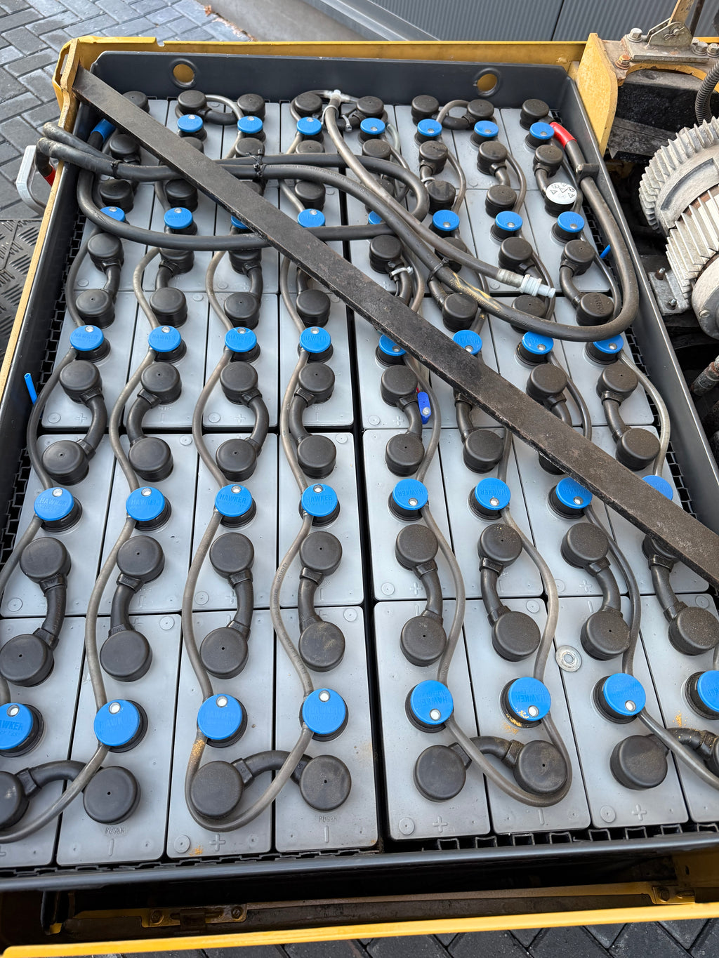 B00004 - CATERPILLAR EP25K 2500KG TRIPLEX 6.0M 6000UUR BJ. 2006