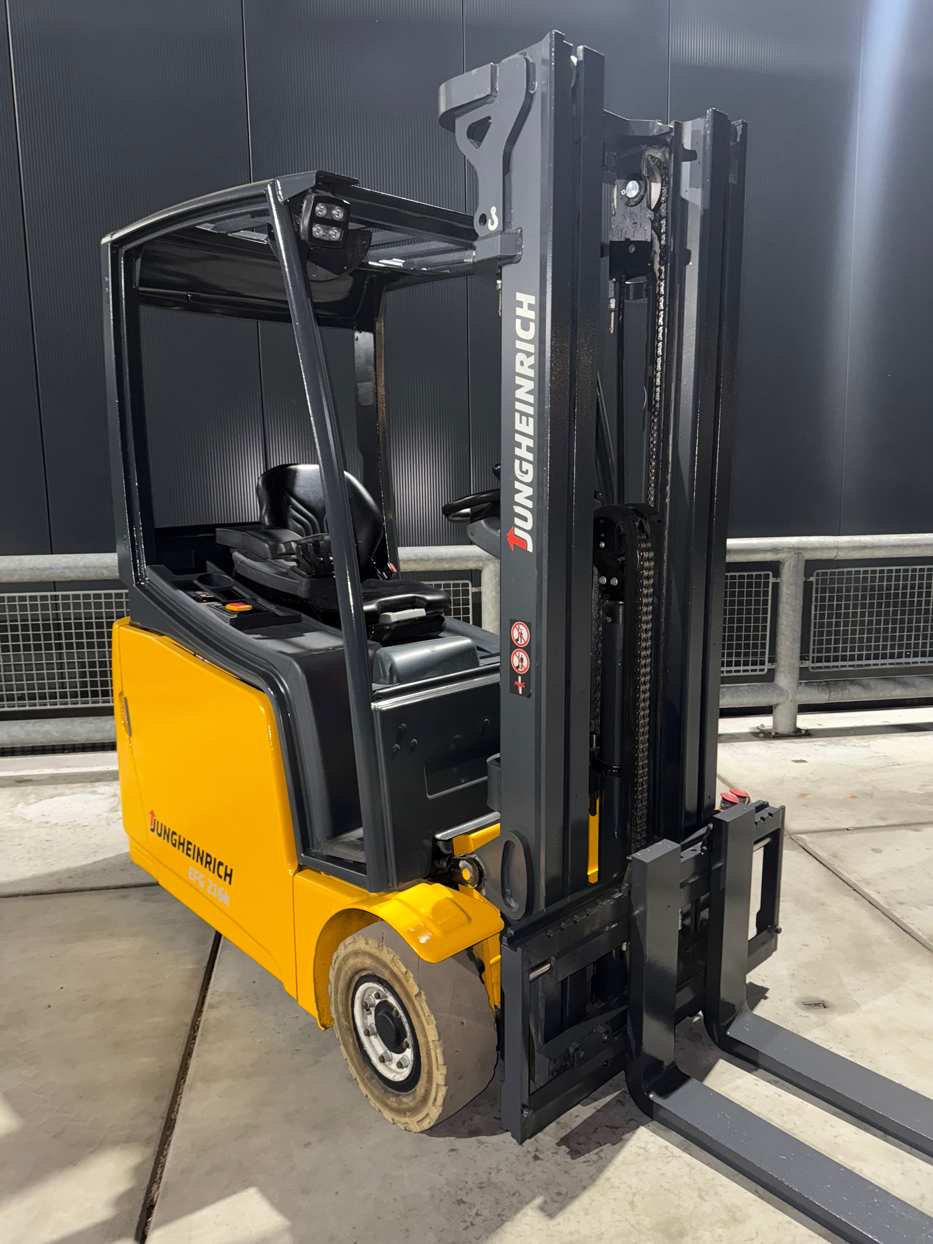 B00007 - JUNGHEINRICH EFG216K 1600KG TRIPLEX 4,60M BJ 2015 3500UUR