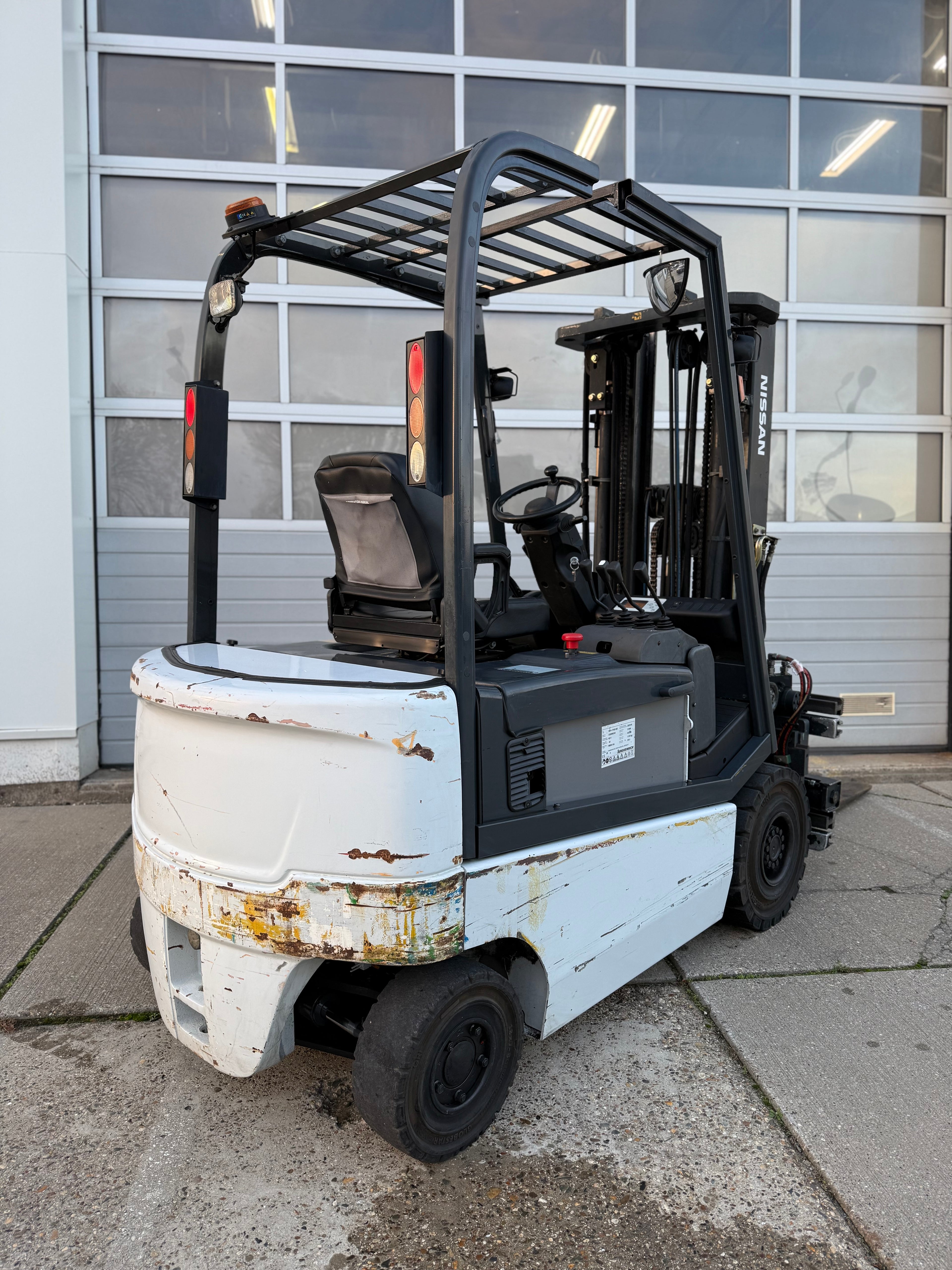 B00011 - NISSAN 2500KG BJ2013 TRIPLEX 4,75M SPREIDKANTEL BORD 360* HEFTRUCK