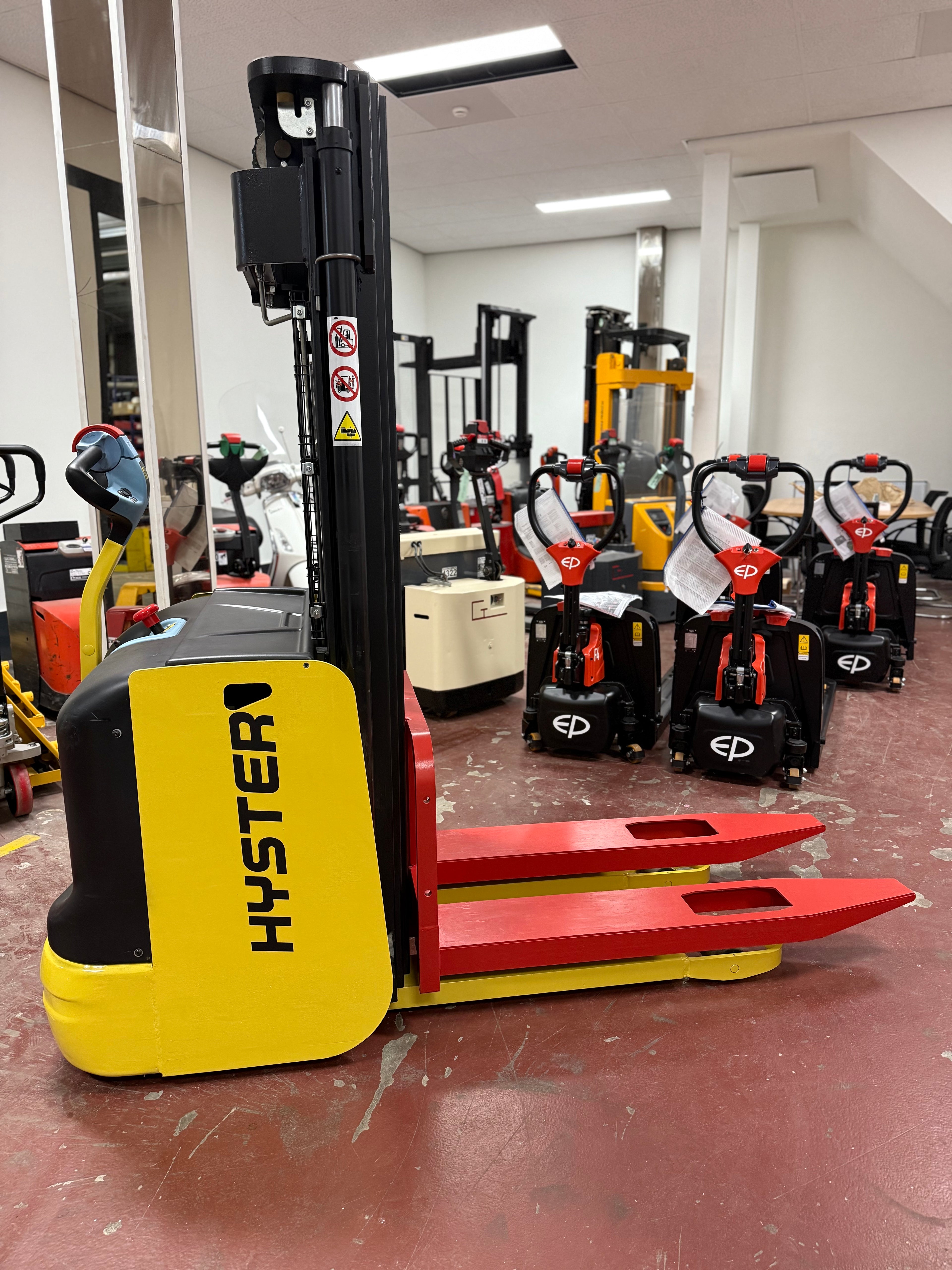 S00011 - HYSTER S1.2 1200KG TRIPLEX 4.0M 66UUR BJ 2006 ZO GOED ALS NIEUW