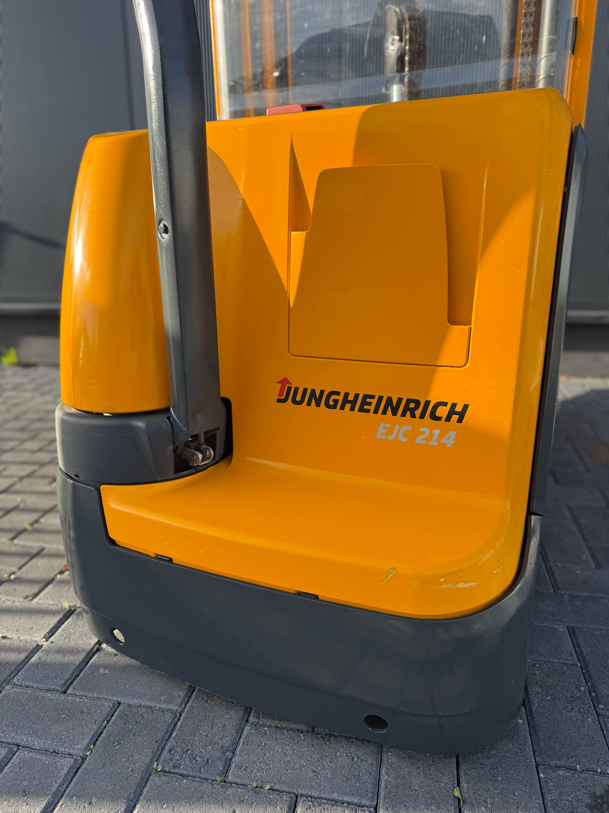 S00017 - JUNGHEINRICH EJC214 1400KG TRIPLEX 4M BJ2014 300UUR