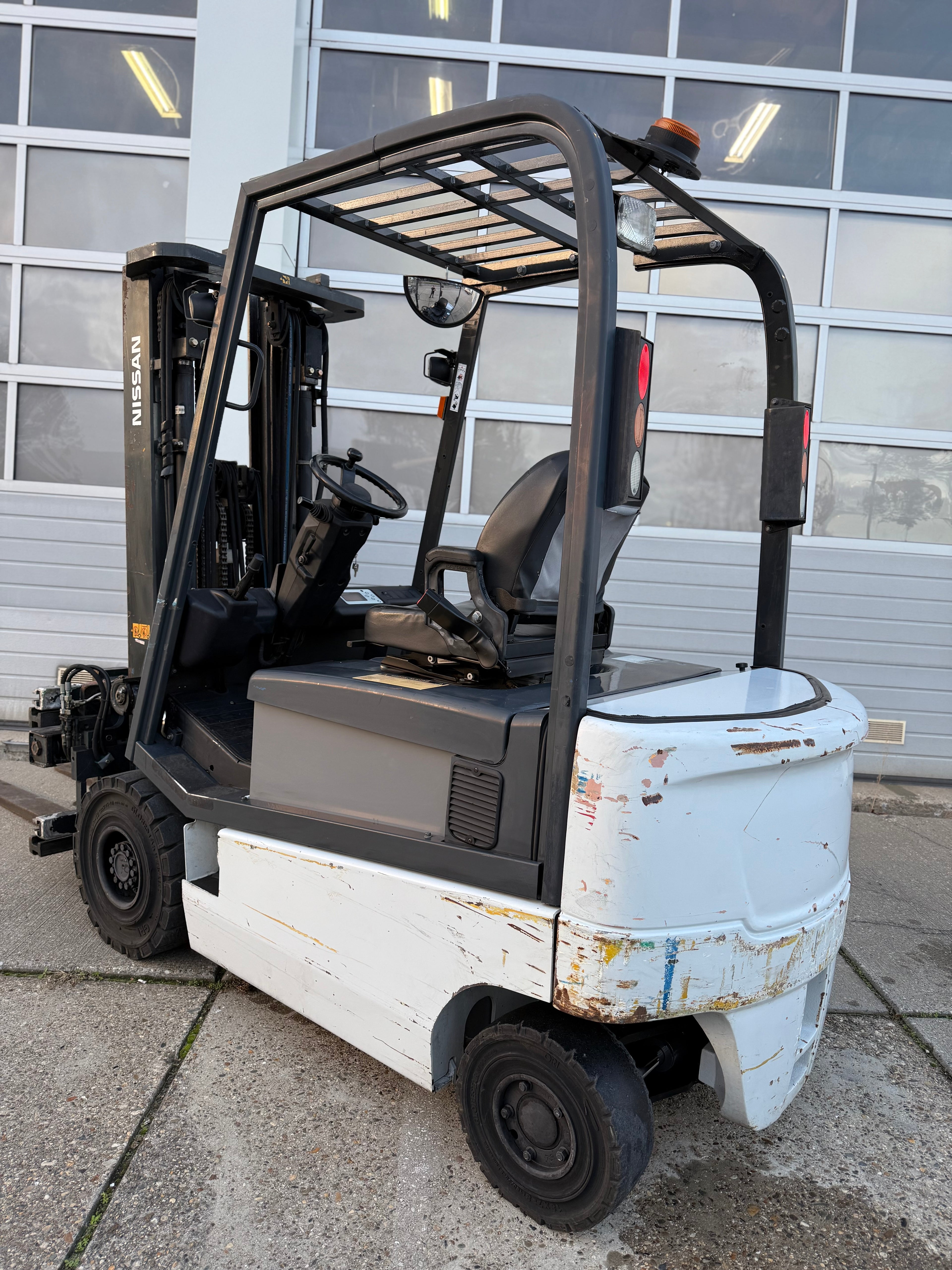 B00011 - NISSAN 2500KG BJ2013 TRIPLEX 4,75M SPREIDKANTEL BORD 360* HEFTRUCK