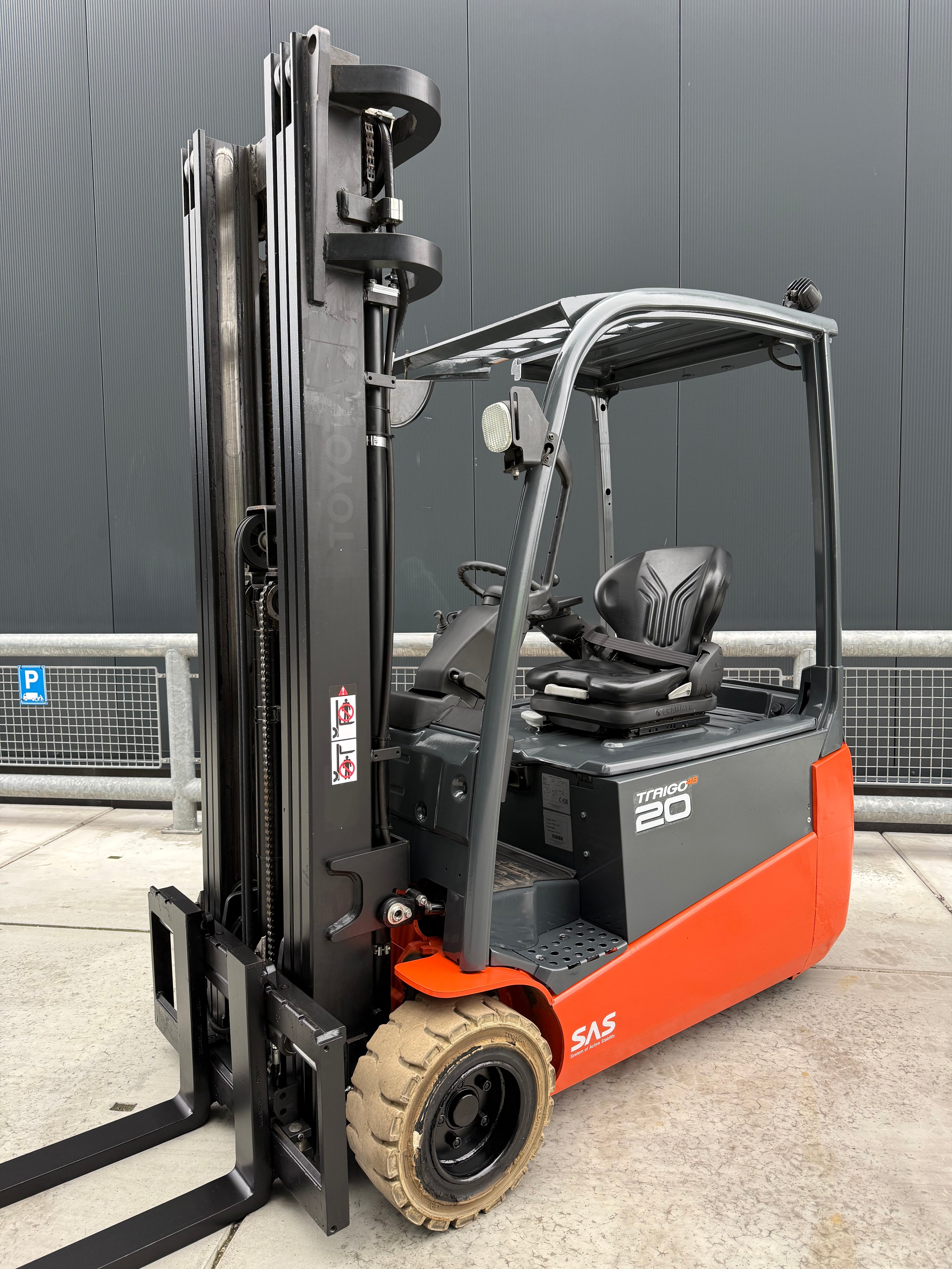B00021 TOYOTA 8FBE20T 2000KG TRIPLEX 5,50M BJ.2019 8000UUR + SIDE SHIFT