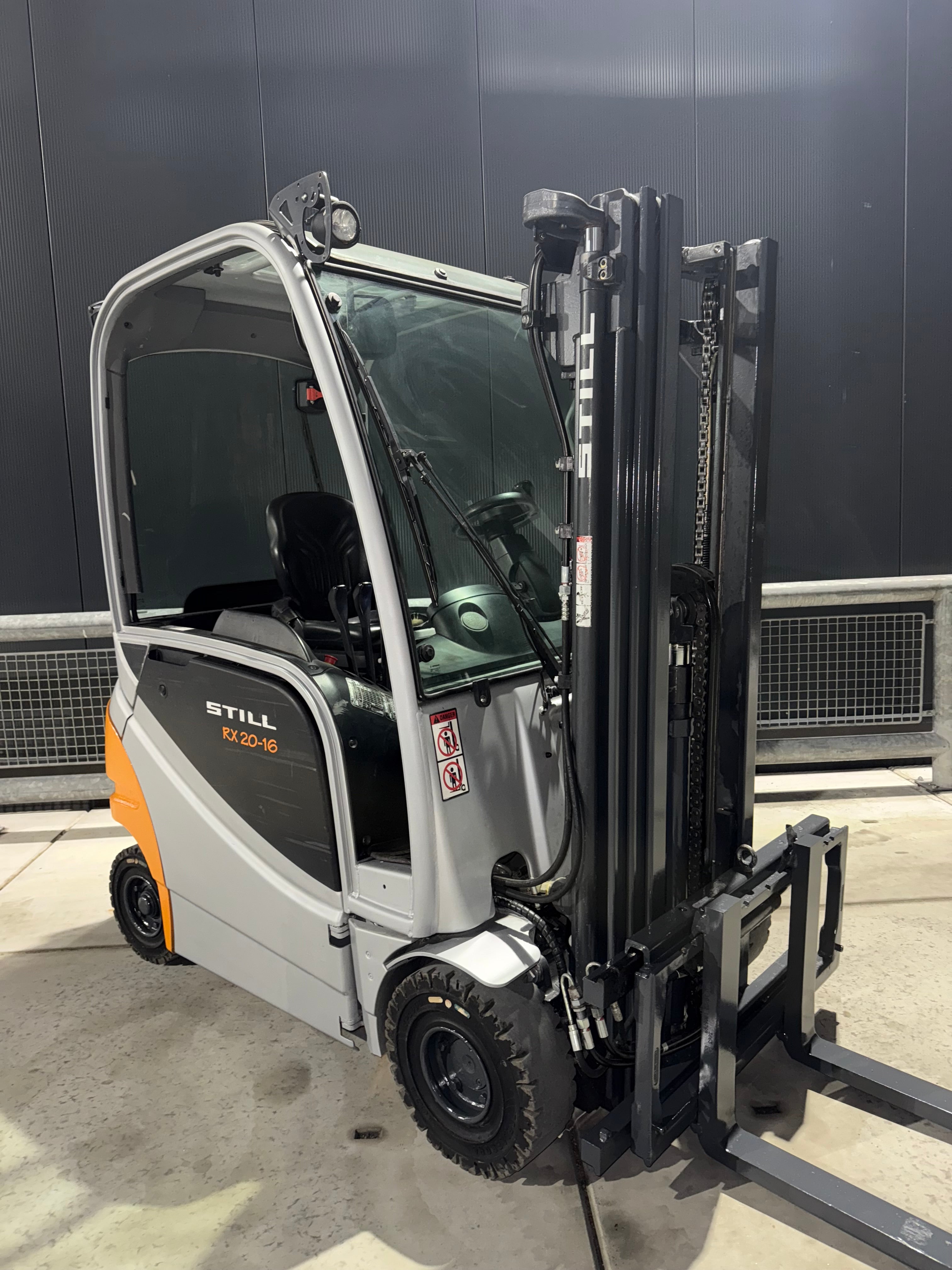 B00008 - STILL RX20-16P 1600KG TRIPLEX 4.30M BJ2017 NETTE MACHINE