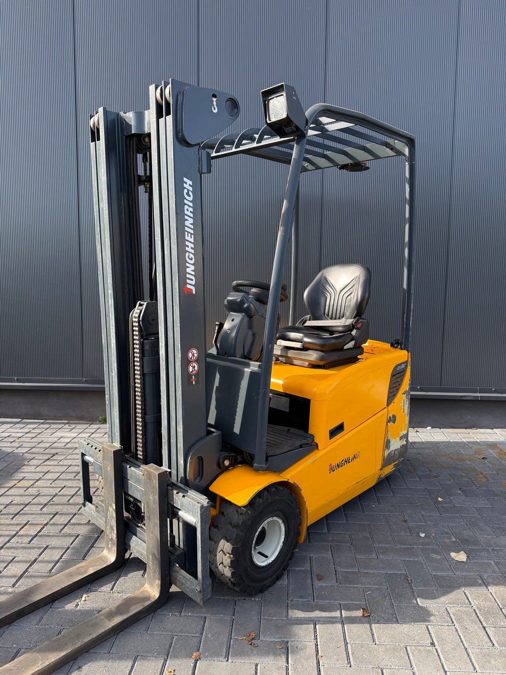 B00026 - JUNGHEINRICH EFG115 1500KG TRIPLEX4,5M 6000UUR HEFTRUCK