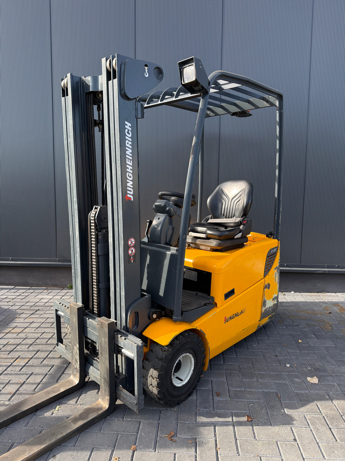 B00026 - JUNGHEINRICH EFG115 1500KG TRIPLEX4,5M 6000UUR HEFTRUCK