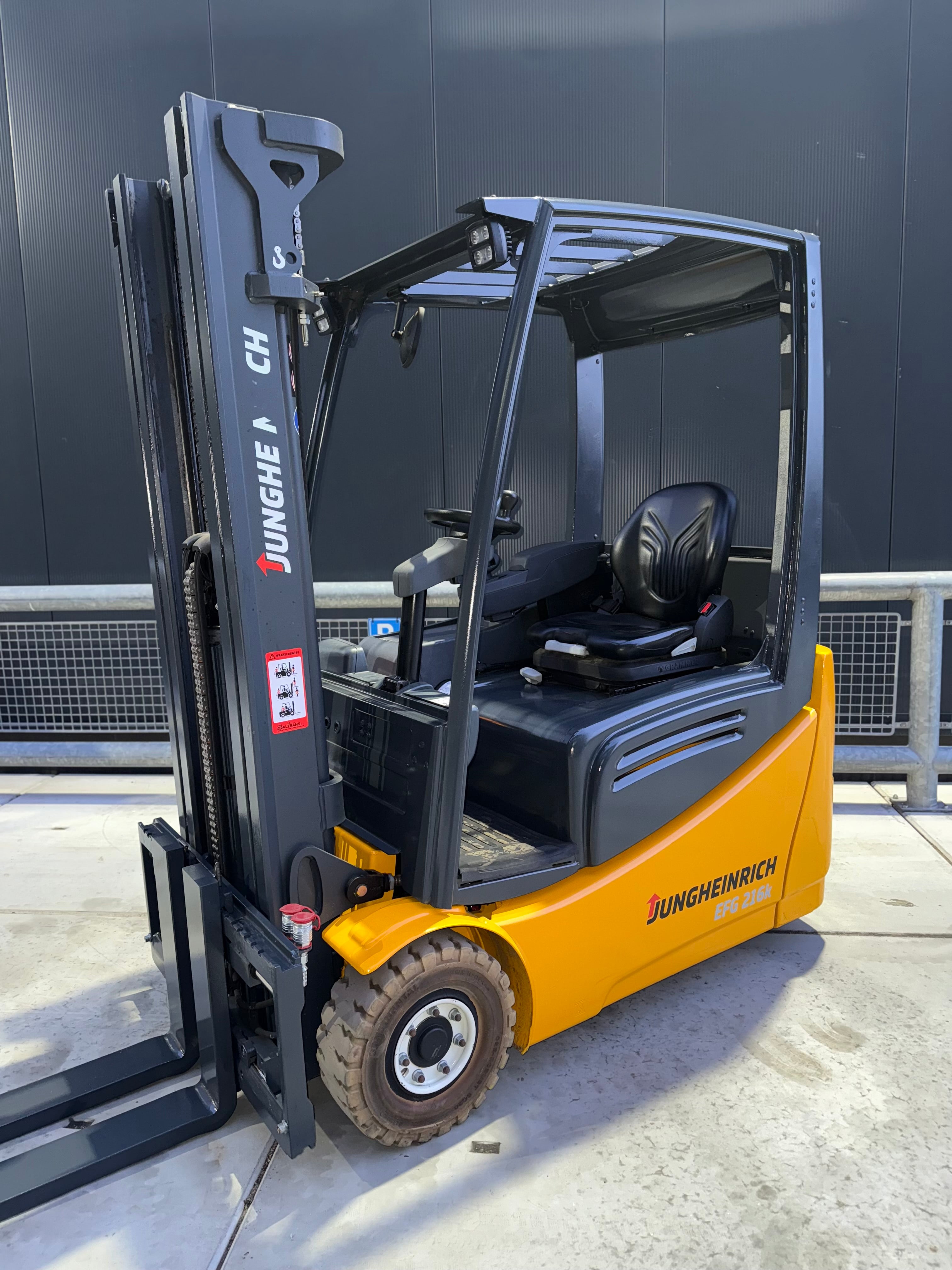 B00002 - JUNGHEINRICH EFG216K 1600KG TRIPLEX 4,60M BJ 2015 4300UUR