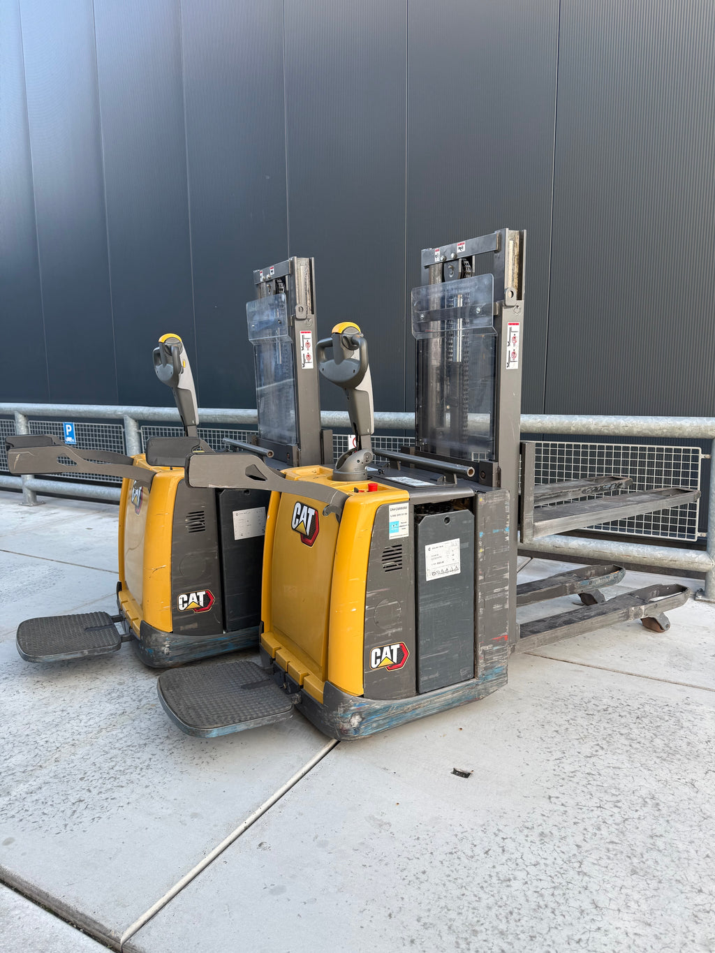 S00019 - 2X CATTERPILLAR DUPLEX 2000KG 2.0M BJ 2020 2100UUR DUBBELE HEFFING