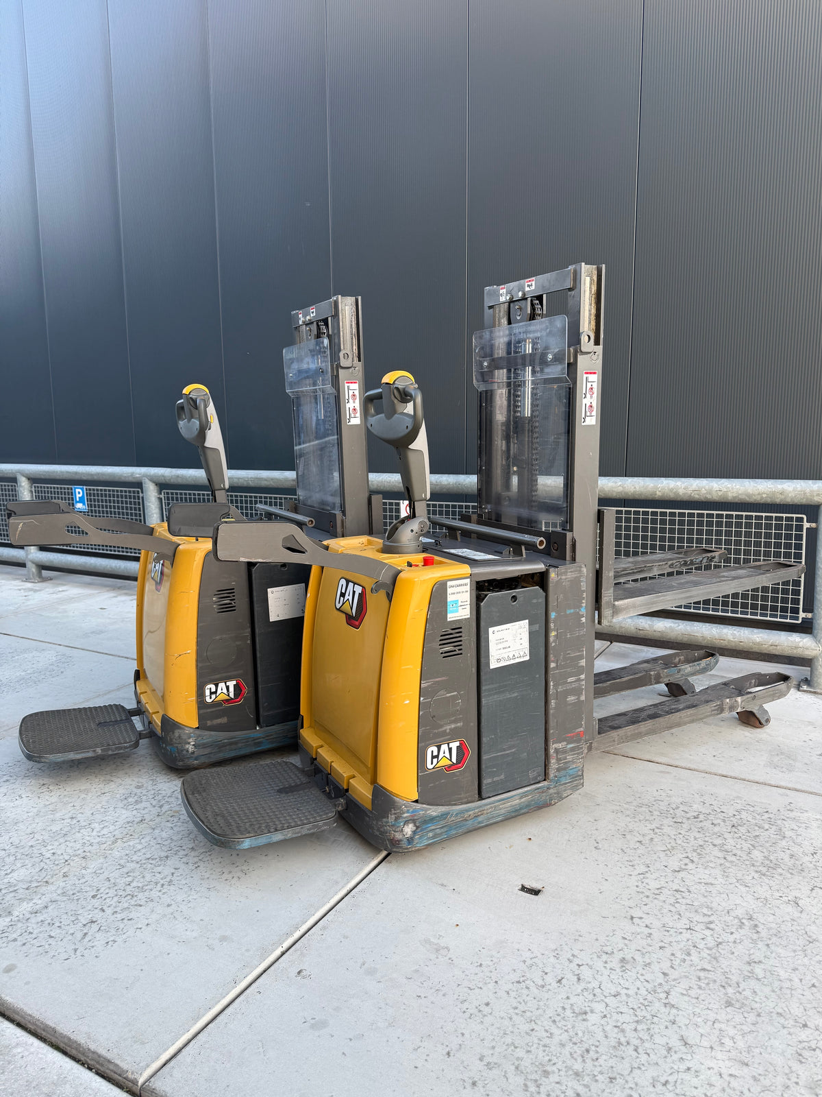 S00019 - 2X CATTERPILLAR DUPLEX 2000KG 2.0M BJ 2020 2100UUR DUBBELE HEFFING