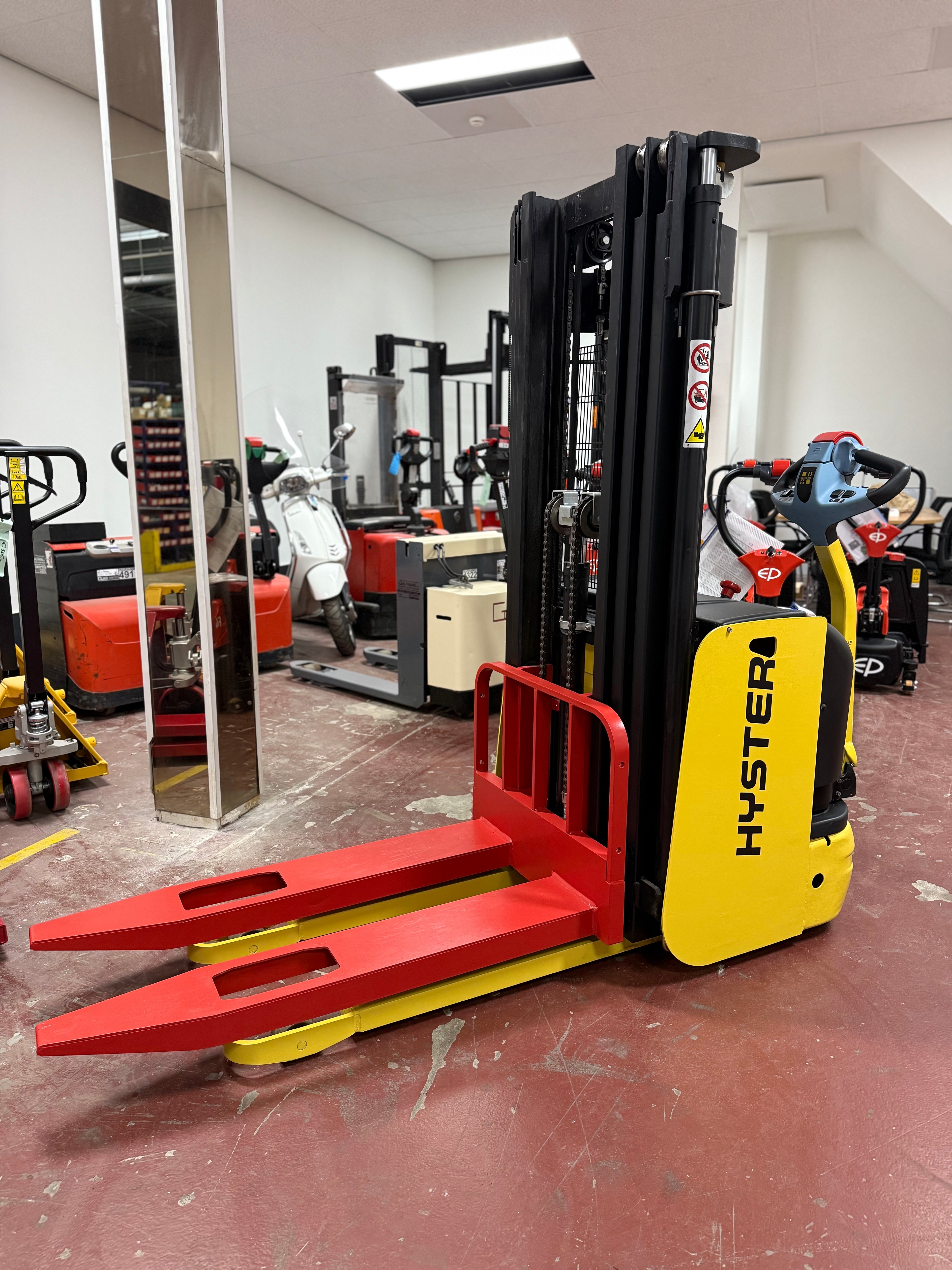 S00011 - HYSTER S1.2 1200KG TRIPLEX 4.0M 66UUR BJ 2006 ZO GOED ALS NIEUW