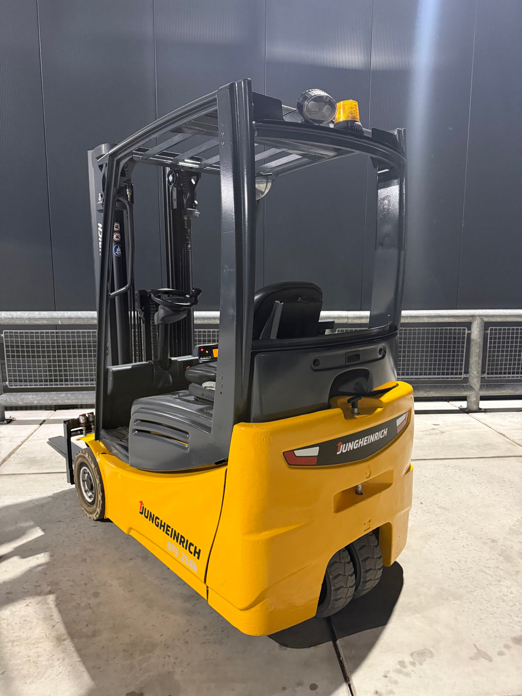 B00007 - JUNGHEINRICH EFG216K 1600KG TRIPLEX 4,60M BJ 2015 3500UUR