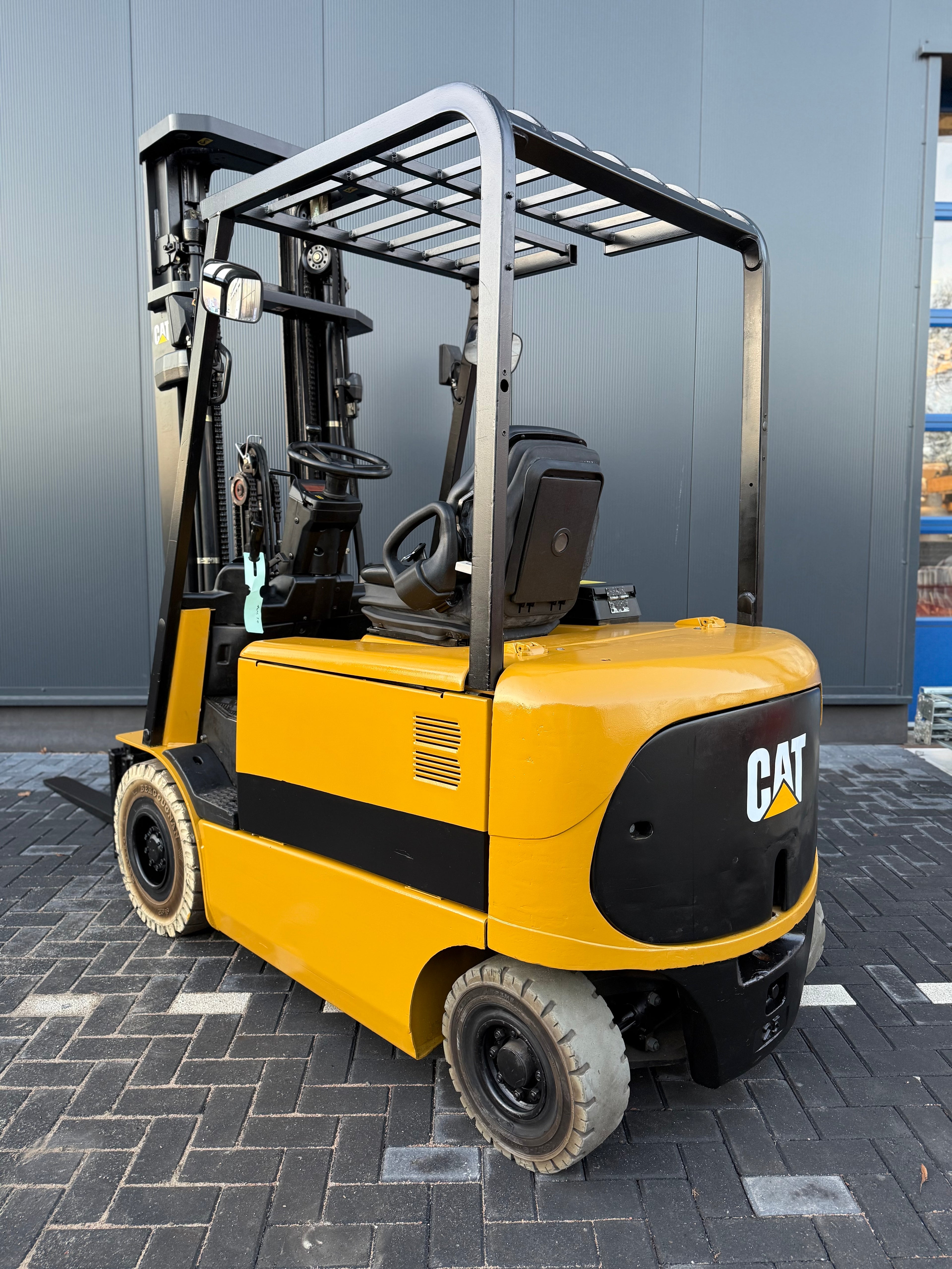 B00004 - CATERPILLAR EP25K 2500KG TRIPLEX 6.0M 6000UUR BJ. 2006