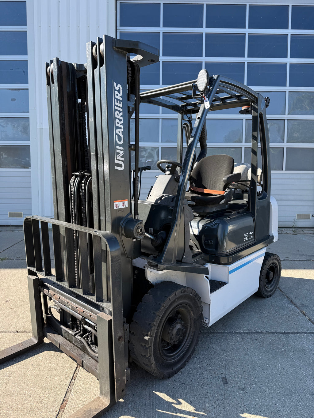 B00015 - 2021 LPG UNICARRIERS 2000KG 6400UUR TRIPLO 4,75 + SIDE SHIFT