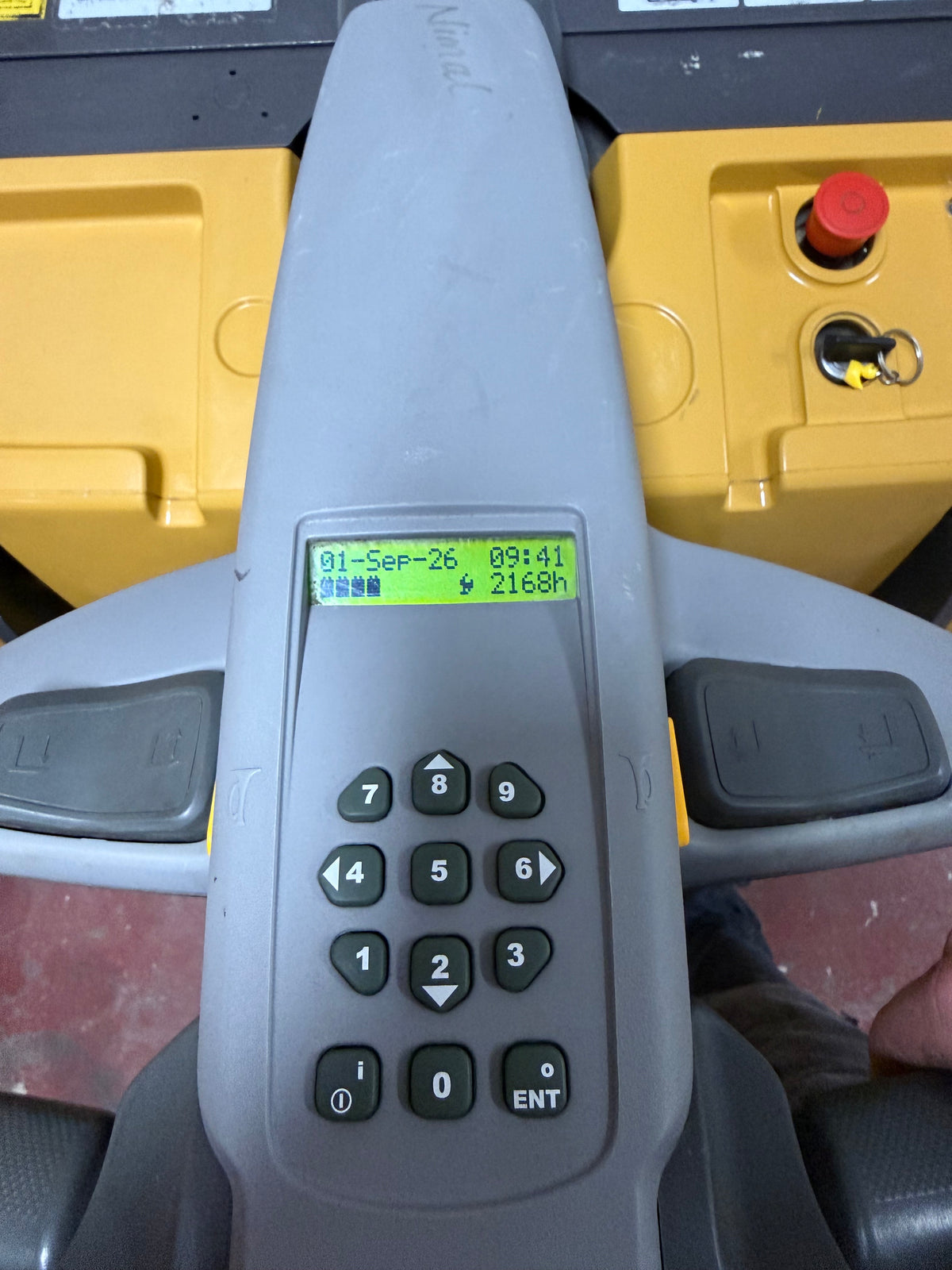 S00019 - 2X CATTERPILLAR DUPLEX 2000KG 2.0M BJ 2020 2100UUR DUBBELE HEFFING