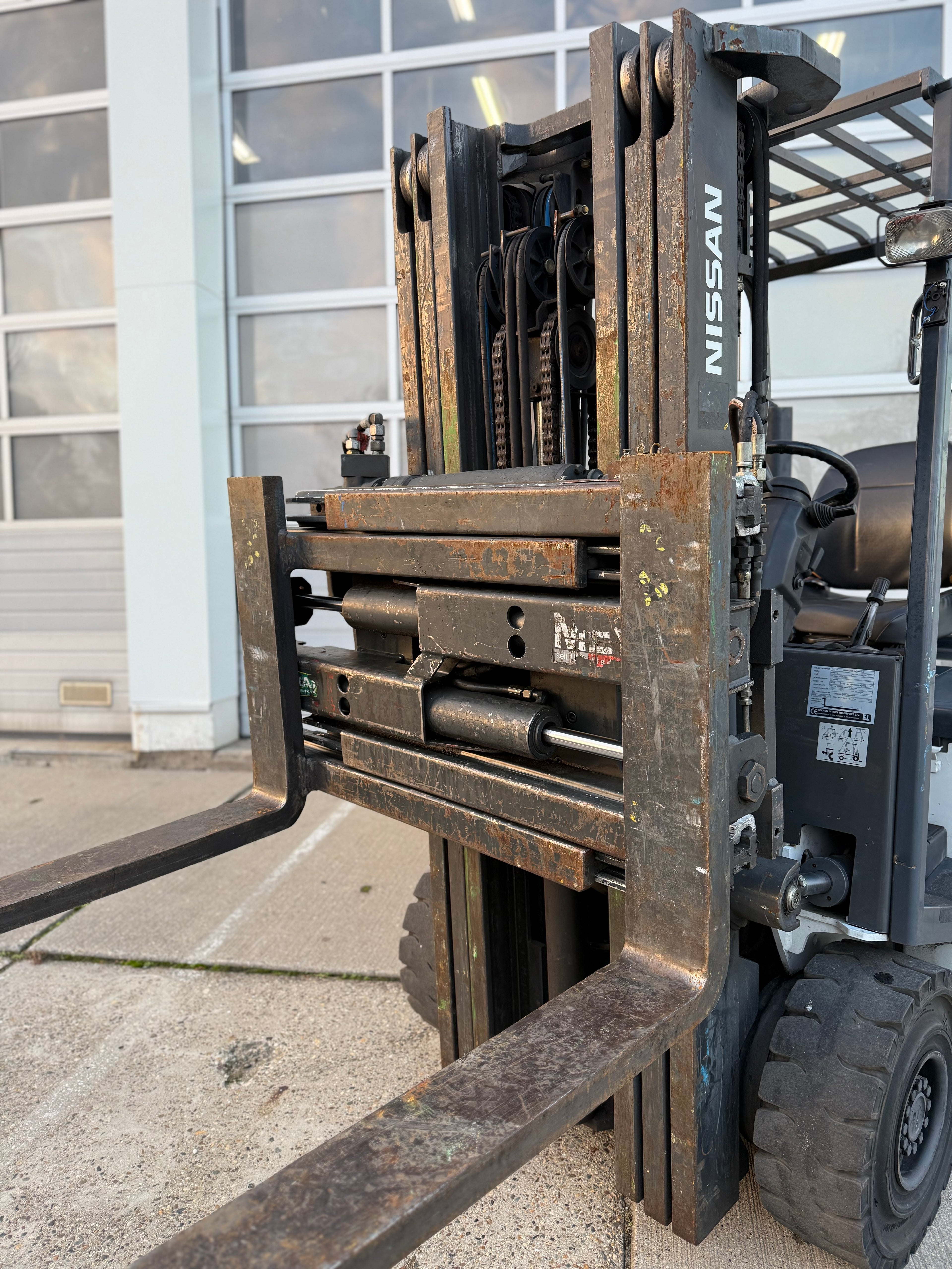 B00011 - NISSAN 2500KG BJ2013 TRIPLEX 4,75M SPREIDKANTEL BORD 360* HEFTRUCK