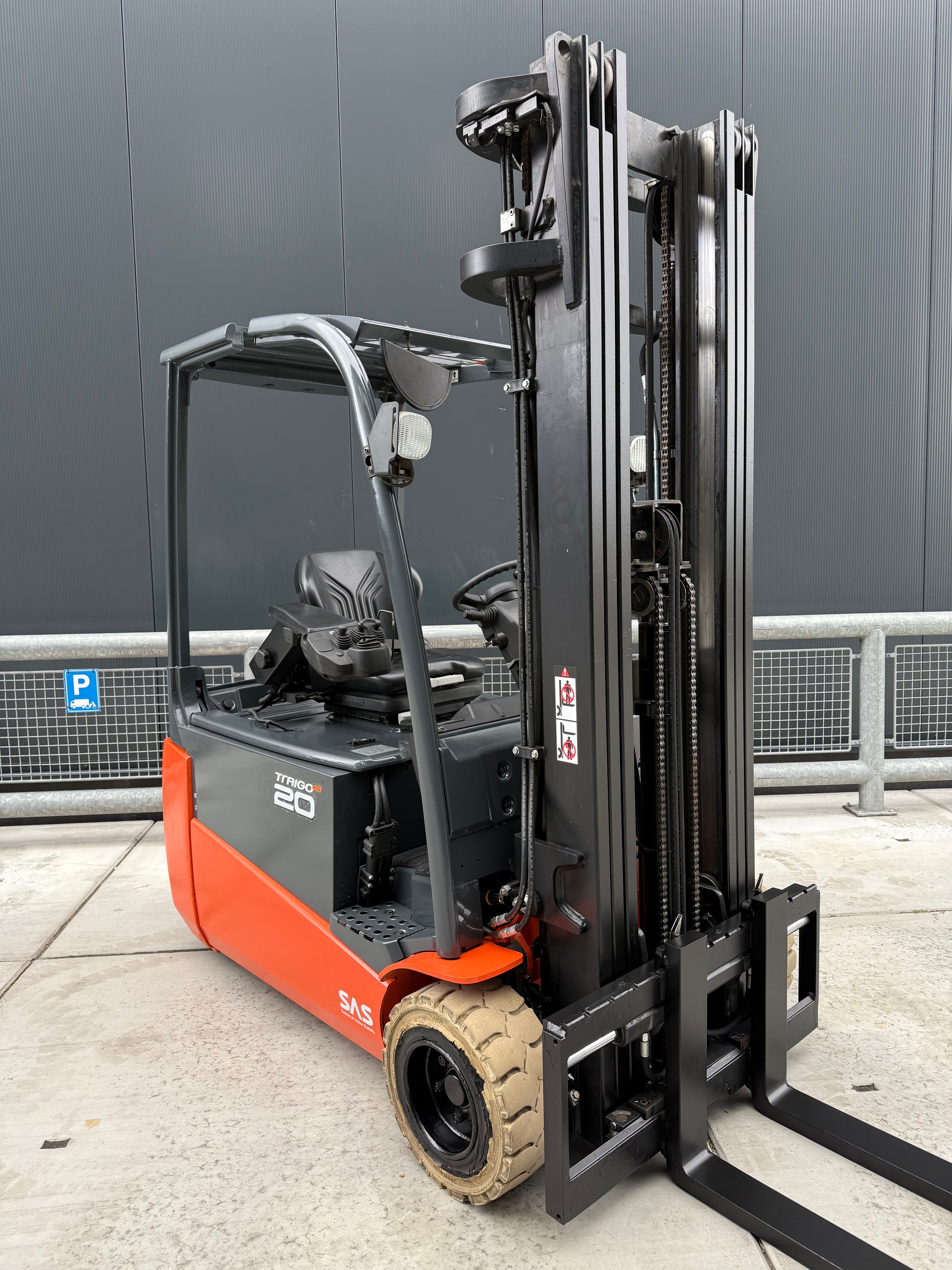 B00021 TOYOTA 8FBE20T 2000KG TRIPLEX 5,50M BJ.2019 8000UUR + SIDE SHIFT