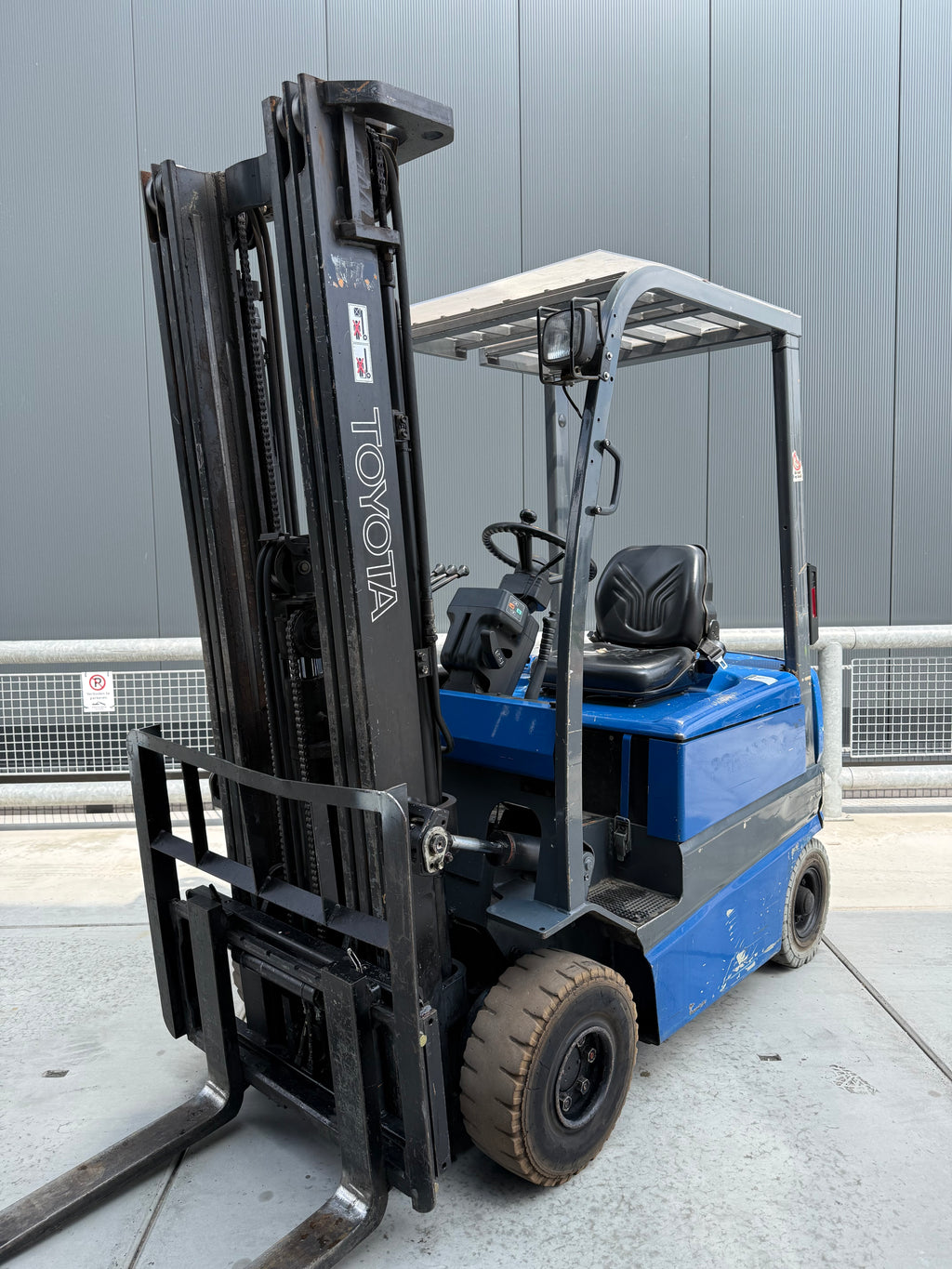 B00030 - TOYOTA FBMF16 1600KG TRIPLEX 4,70M + SIDE SHIFT GOEDE TRUCK