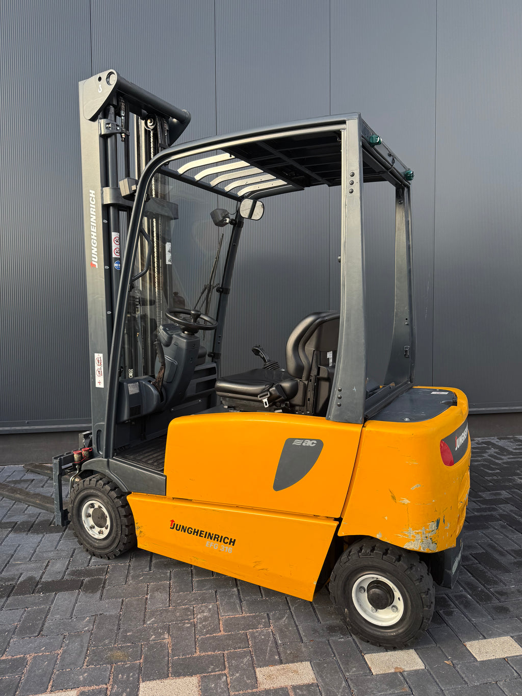 B00010 - JUNGHEINRICH EFG TRIPLEX 6.0M 1000UUR BJ. 2007 + SIDE SHIFT HEFTRUCK