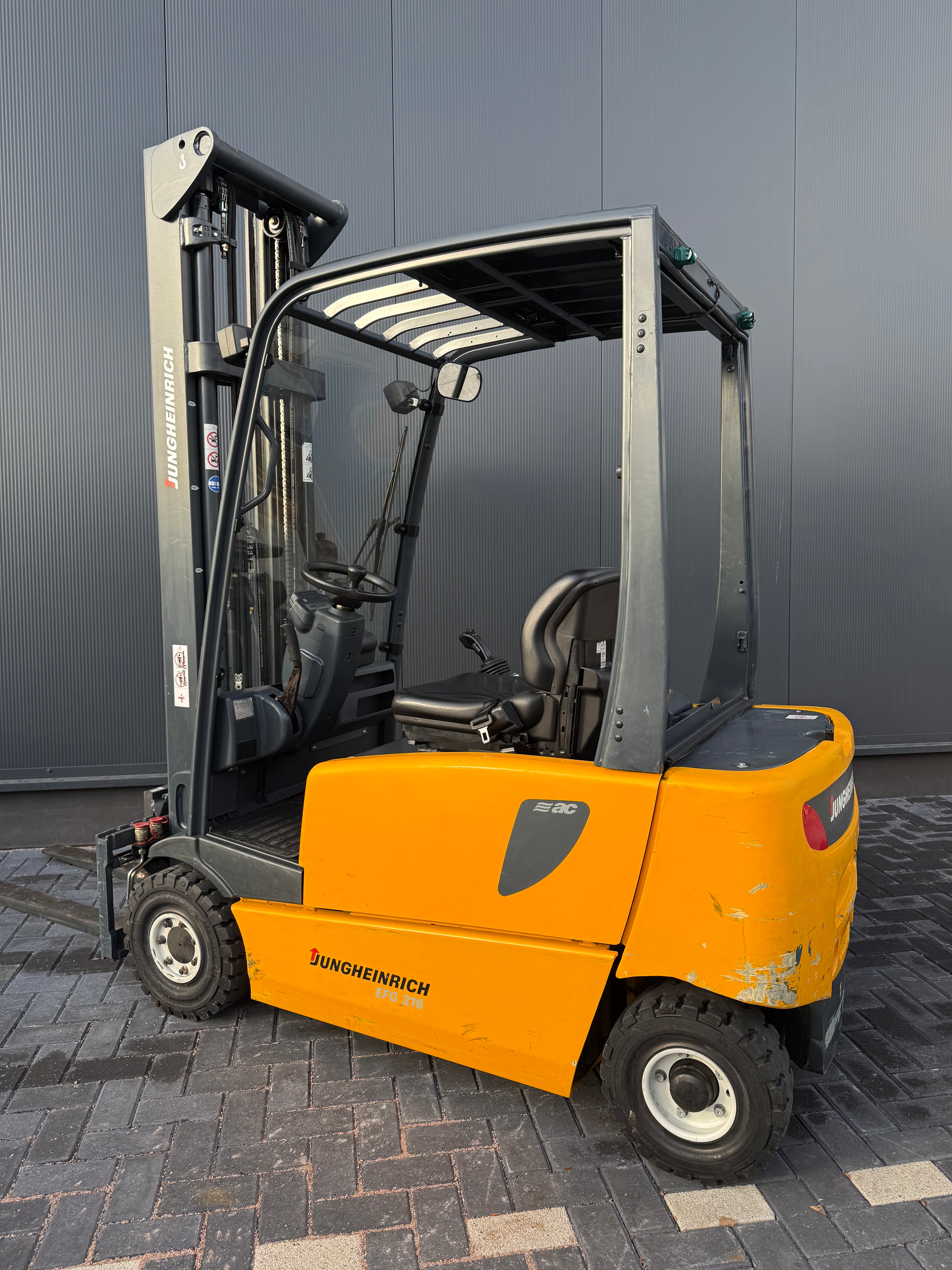 B00010 - JUNGHEINRICH EFG TRIPLEX 6.0M 1000UUR BJ. 2007 + SIDE SHIFT HEFTRUCK