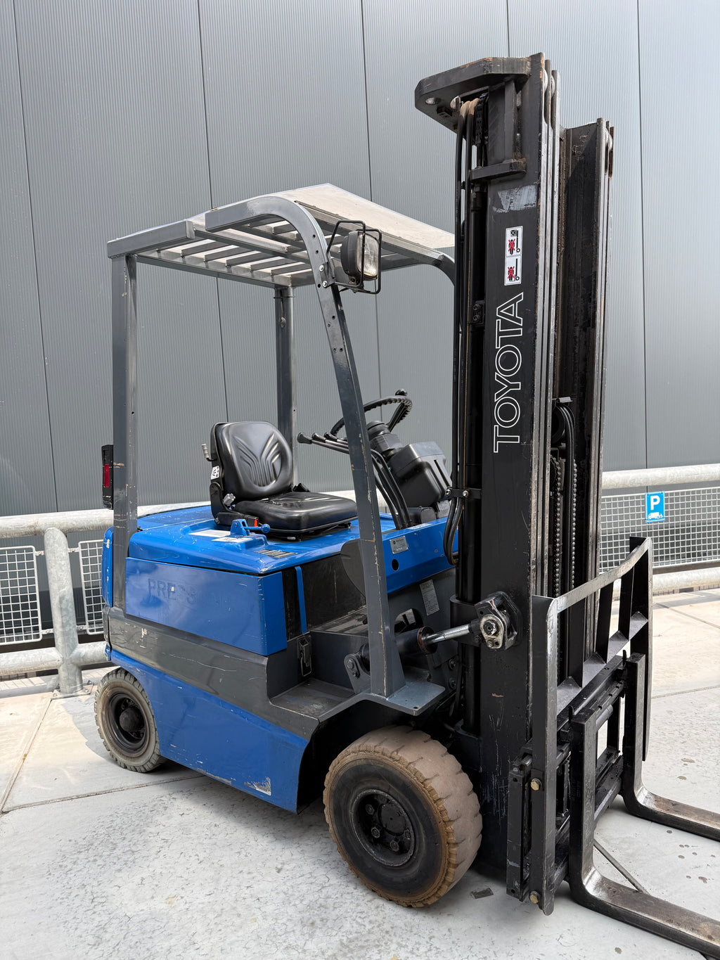 B00030 - TOYOTA FBMF16 1600KG TRIPLEX 4,70M + SIDE SHIFT GOEDE TRUCK