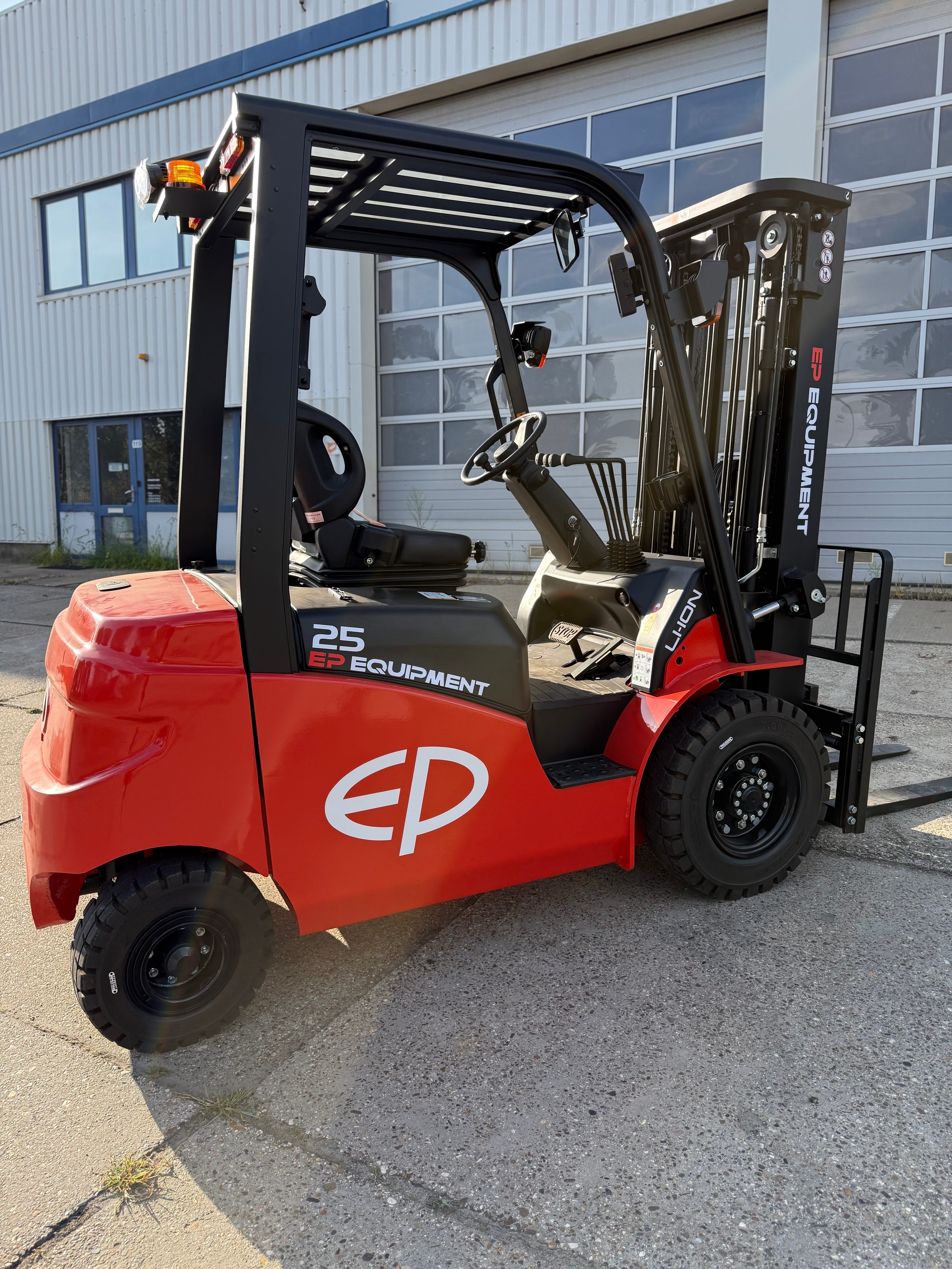 EP EFL253 elektrische heftruck 2.500 kg (2.5 ton) met li-ion-accu