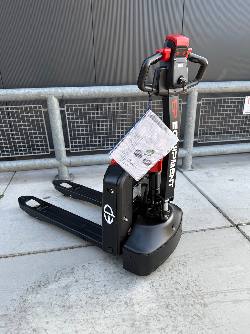 EP EPL154 Elektrische palletwagen 1500kg Compact met zwenkwielen - Nieuw