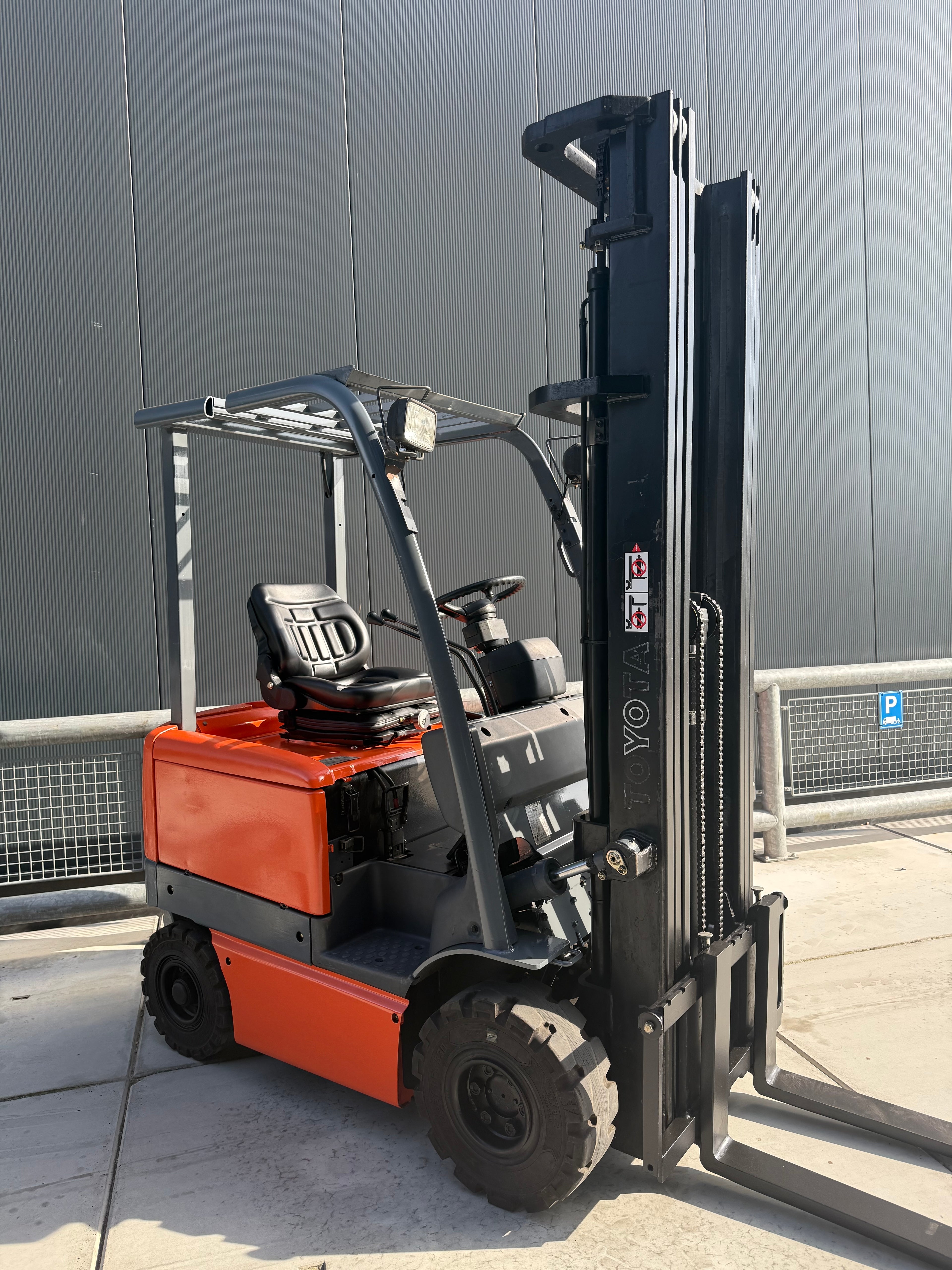 B00013 - TOYOTA 6FB18 1800KG 7000UUR TRIPLEX 6.0M HEFTRUCK