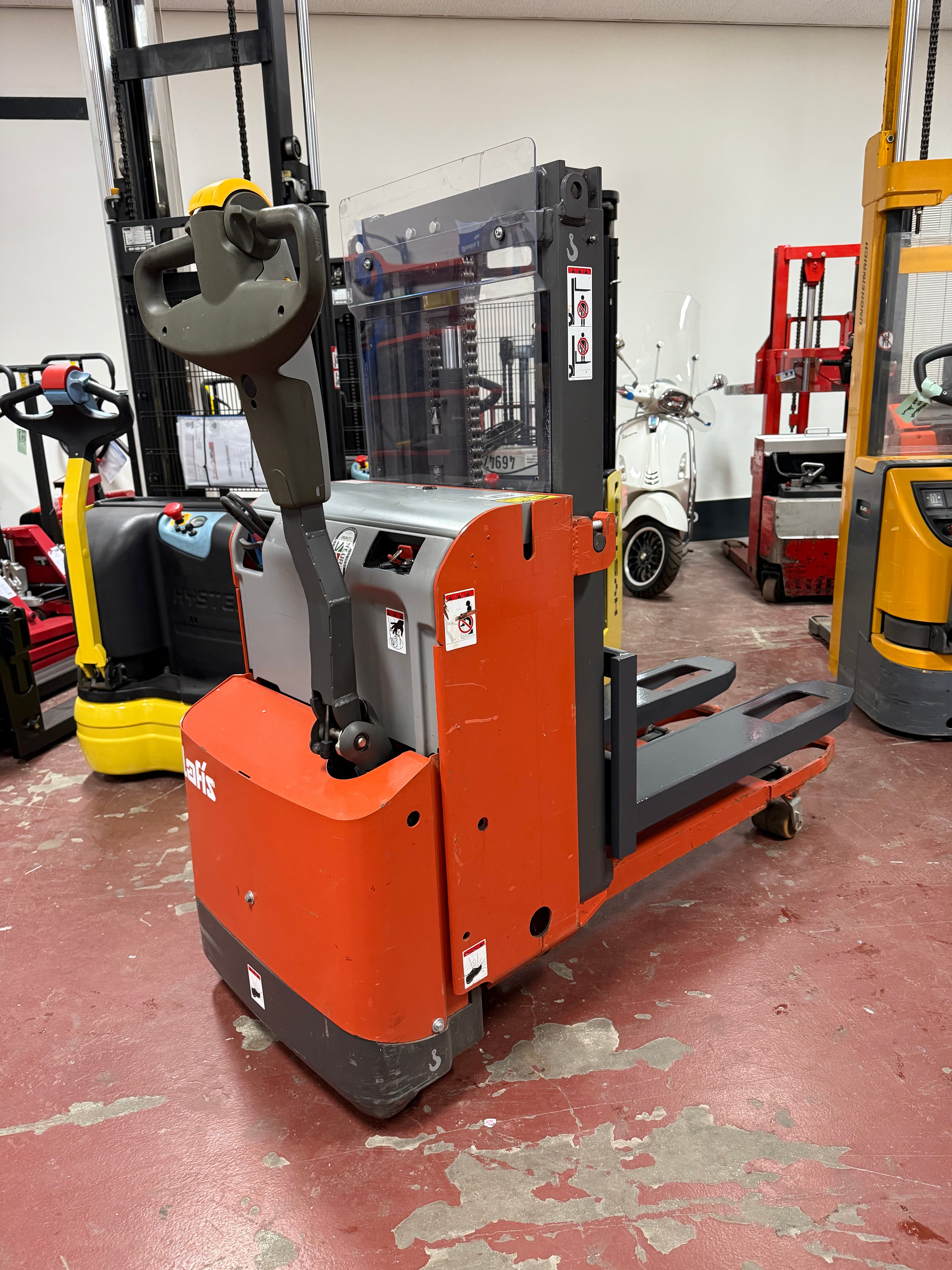 S00014 - LAFIS STAPELAAR BJ 2016 54UUR DUPLO 1,90M GOEDE BATTERIJ