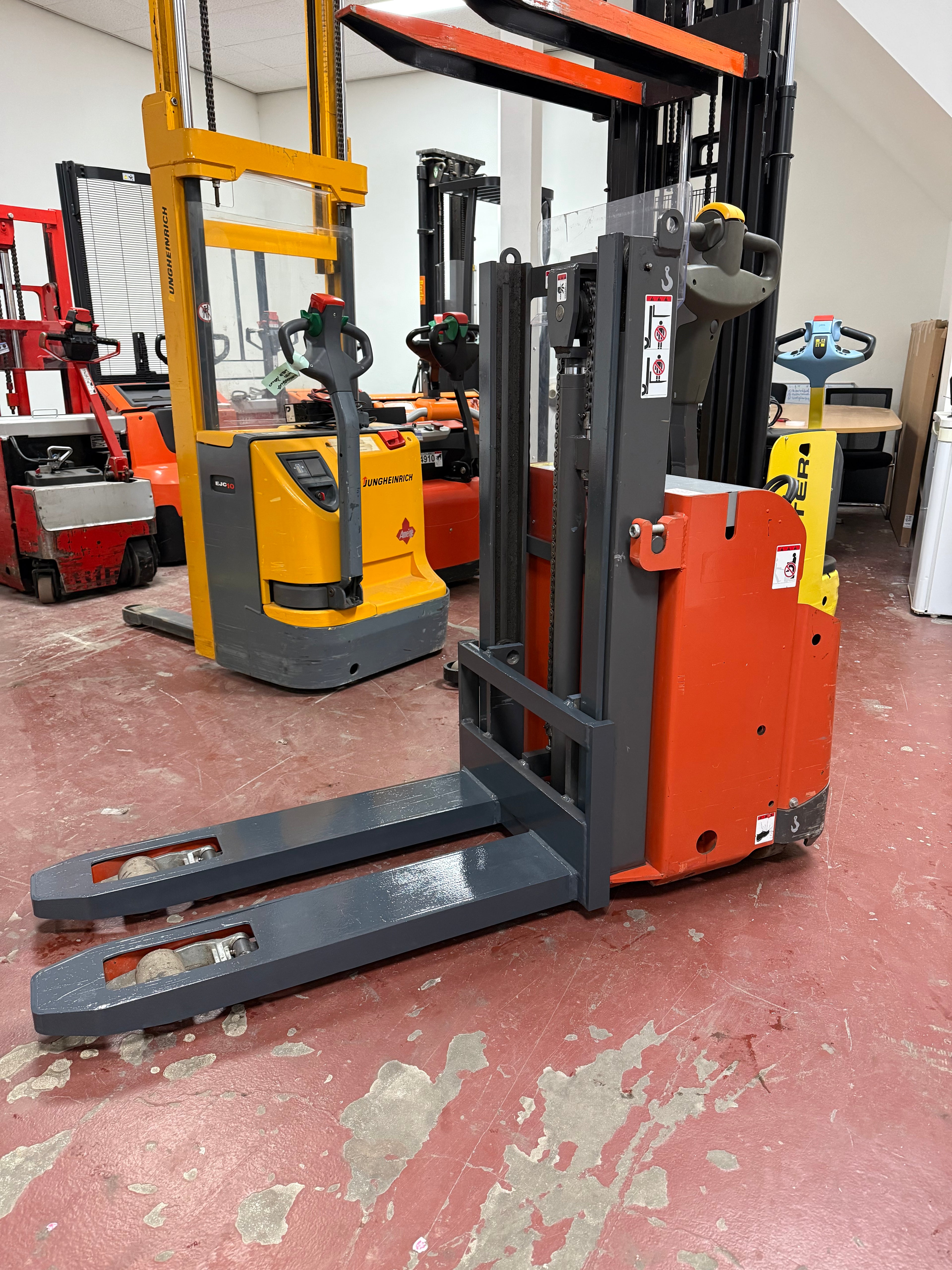 S00014 - LAFIS STAPELAAR BJ 2016 54UUR DUPLO 1,90M GOEDE BATTERIJ