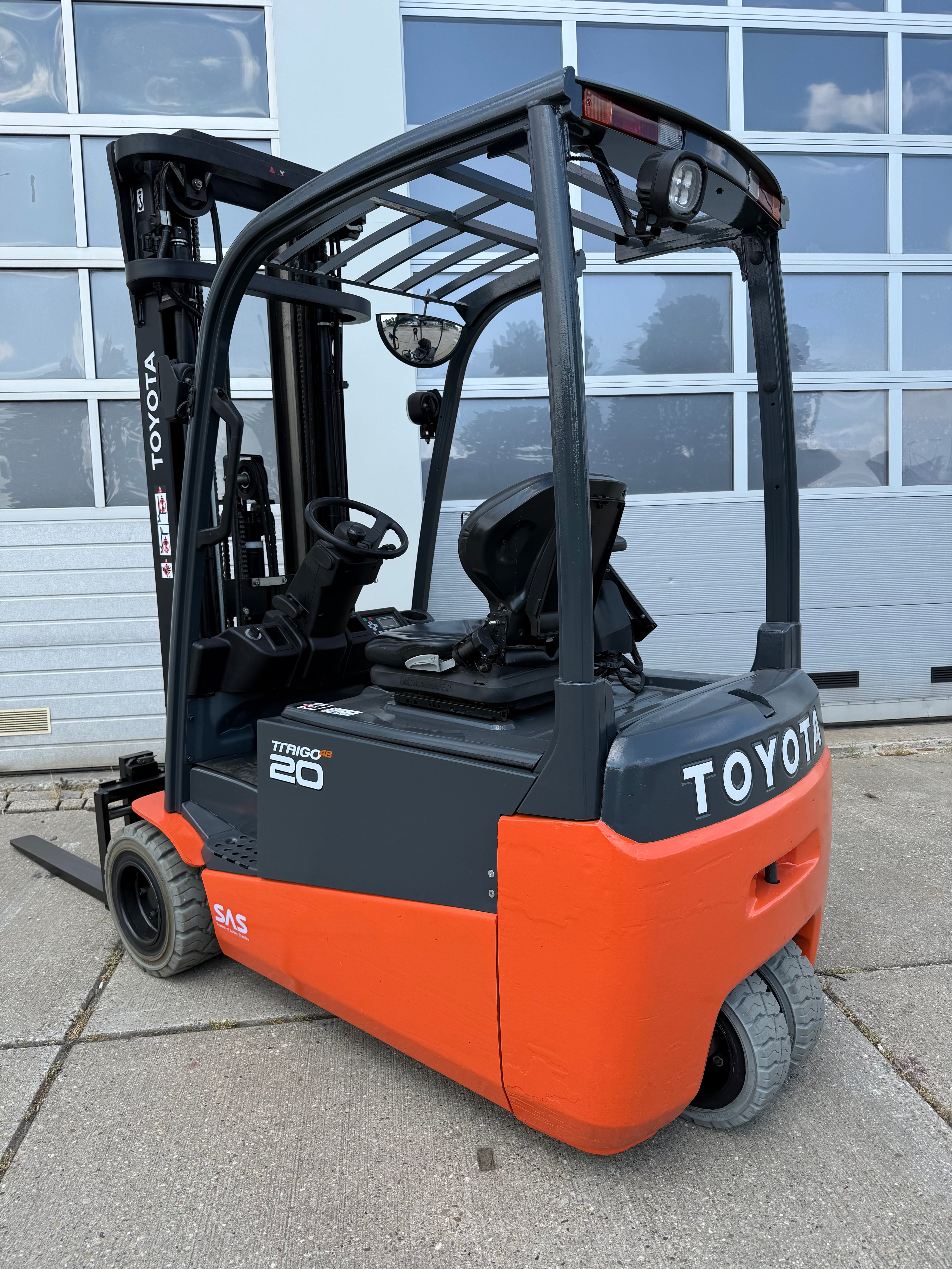 B00022 TOYOTA 8FBE20T 2000KG TRIPLEX 5,50M BJ.2018 7000UUR + SIDE SHIFT