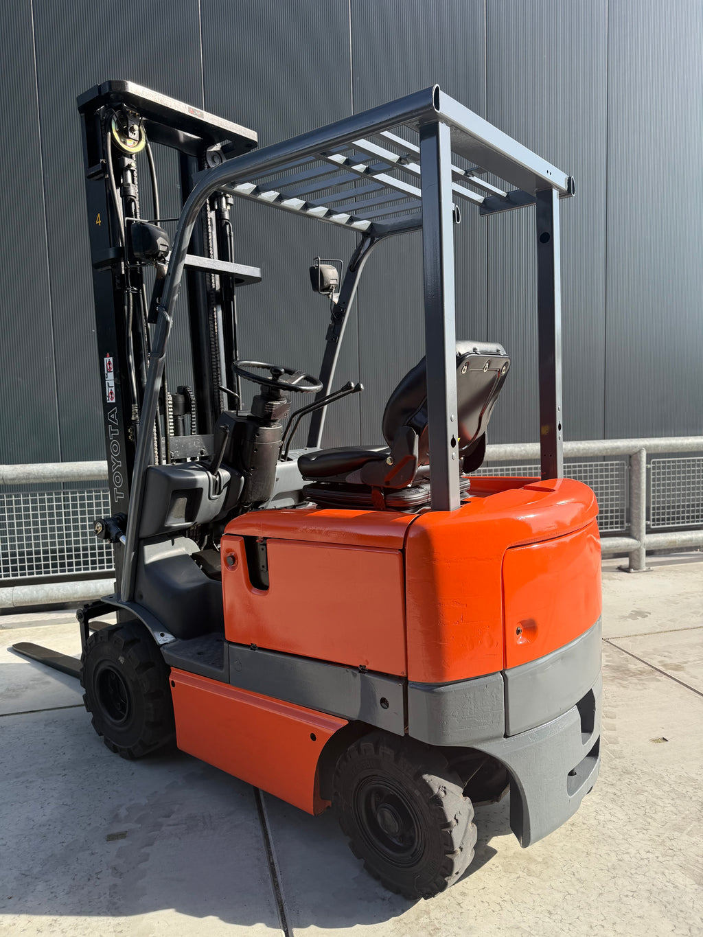 B00013 - TOYOTA 6FB18 1800KG 7000UUR TRIPLEX 6.0M HEFTRUCK