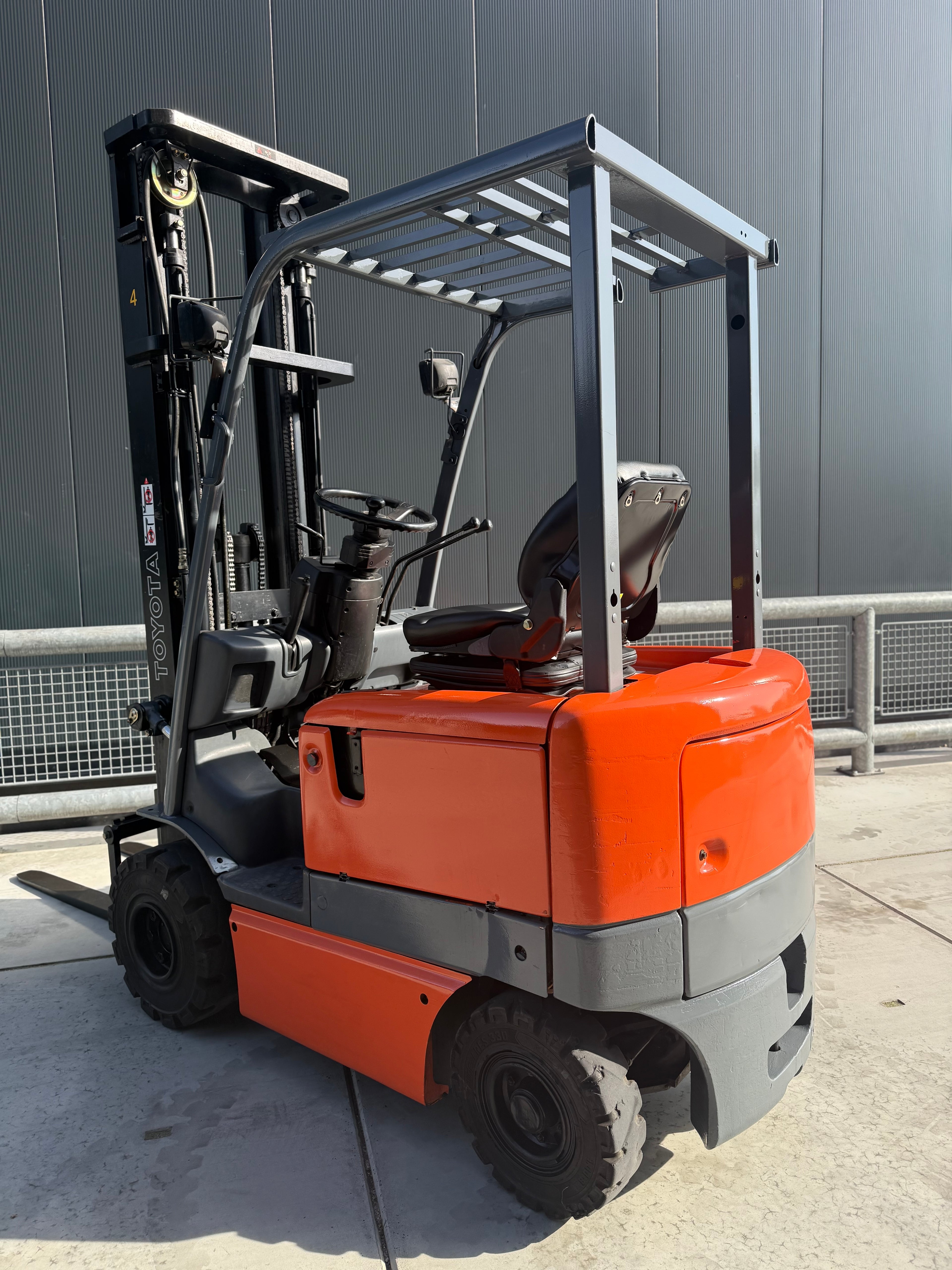 B00013 - TOYOTA 6FB18 1800KG 7000UUR TRIPLEX 6.0M HEFTRUCK