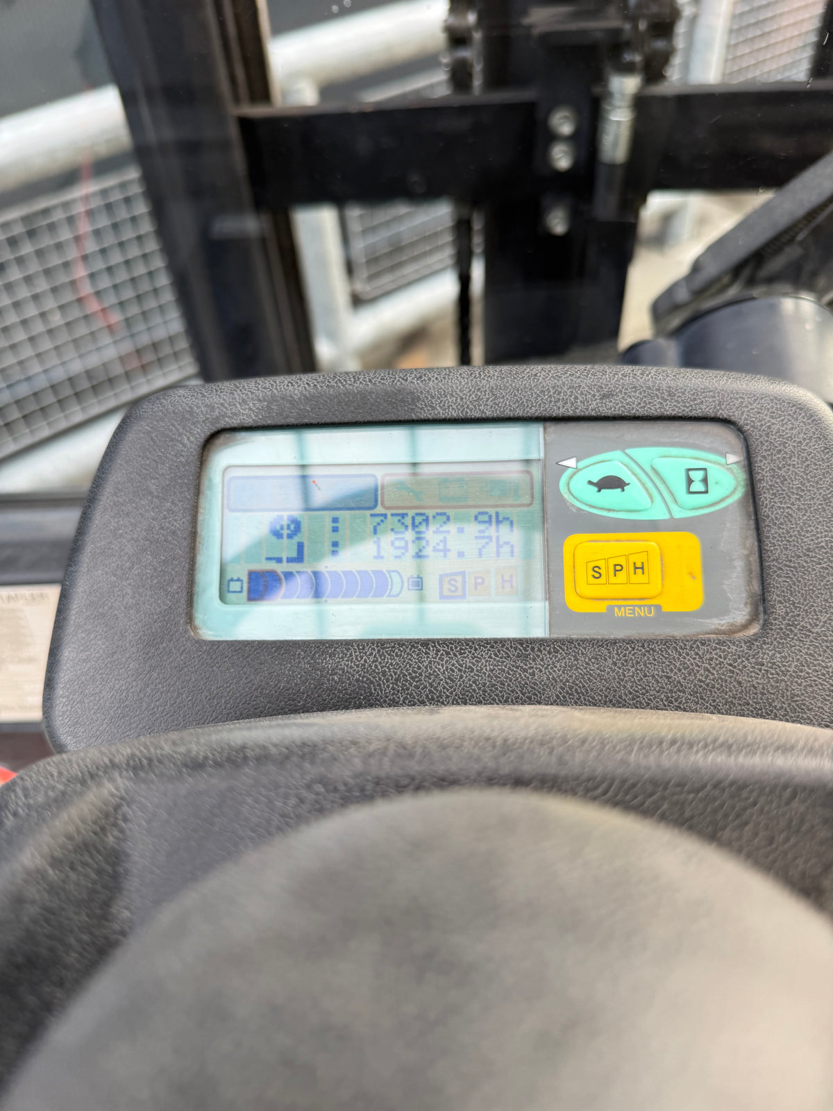 B00025 - TOYOTA 7FBMF30 3000KG DUPLEX4.20M 7800UUR BATT 90%