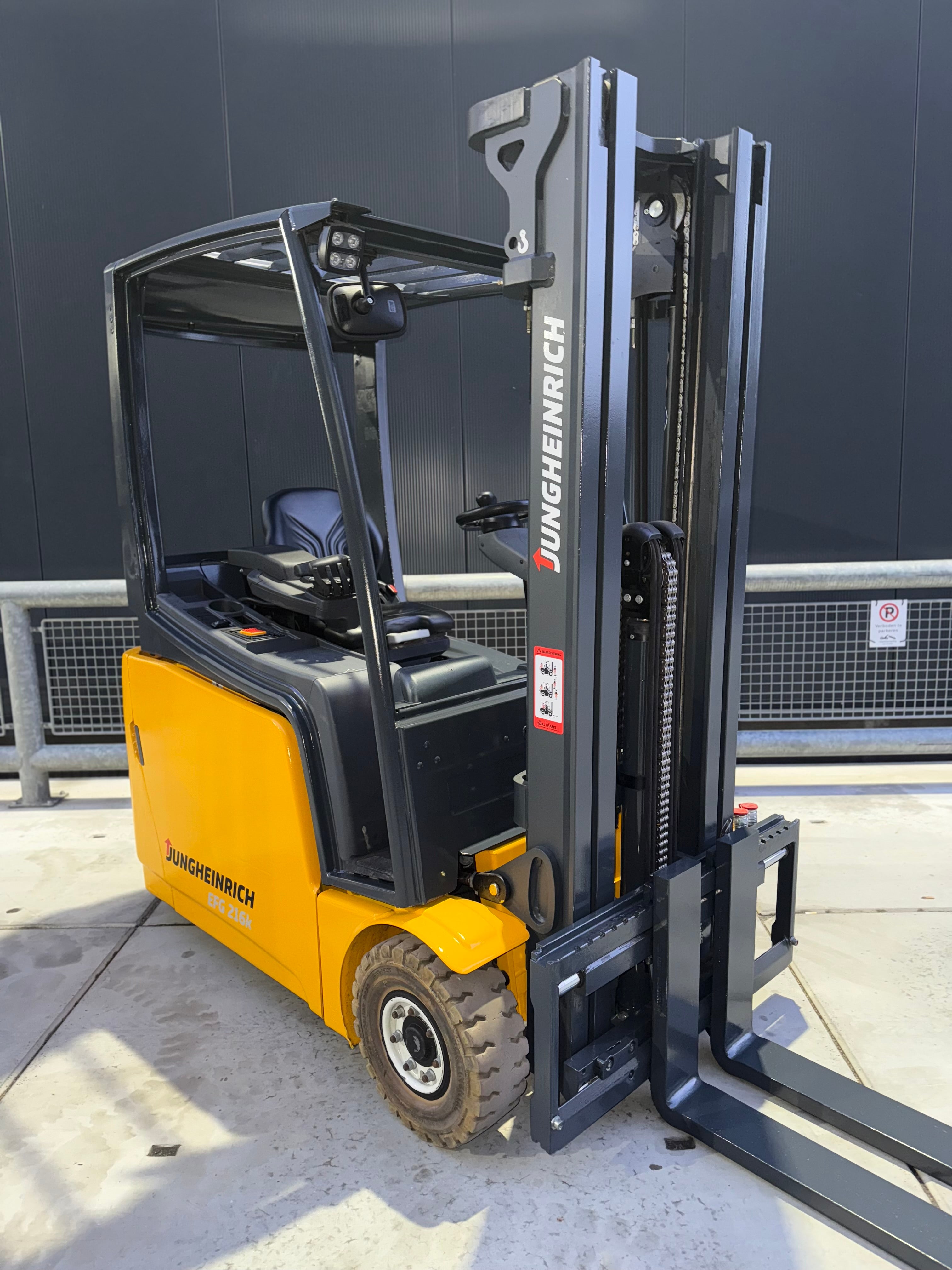 B00002 - JUNGHEINRICH EFG216K 1600KG TRIPLEX 4,60M BJ 2015 4300UUR