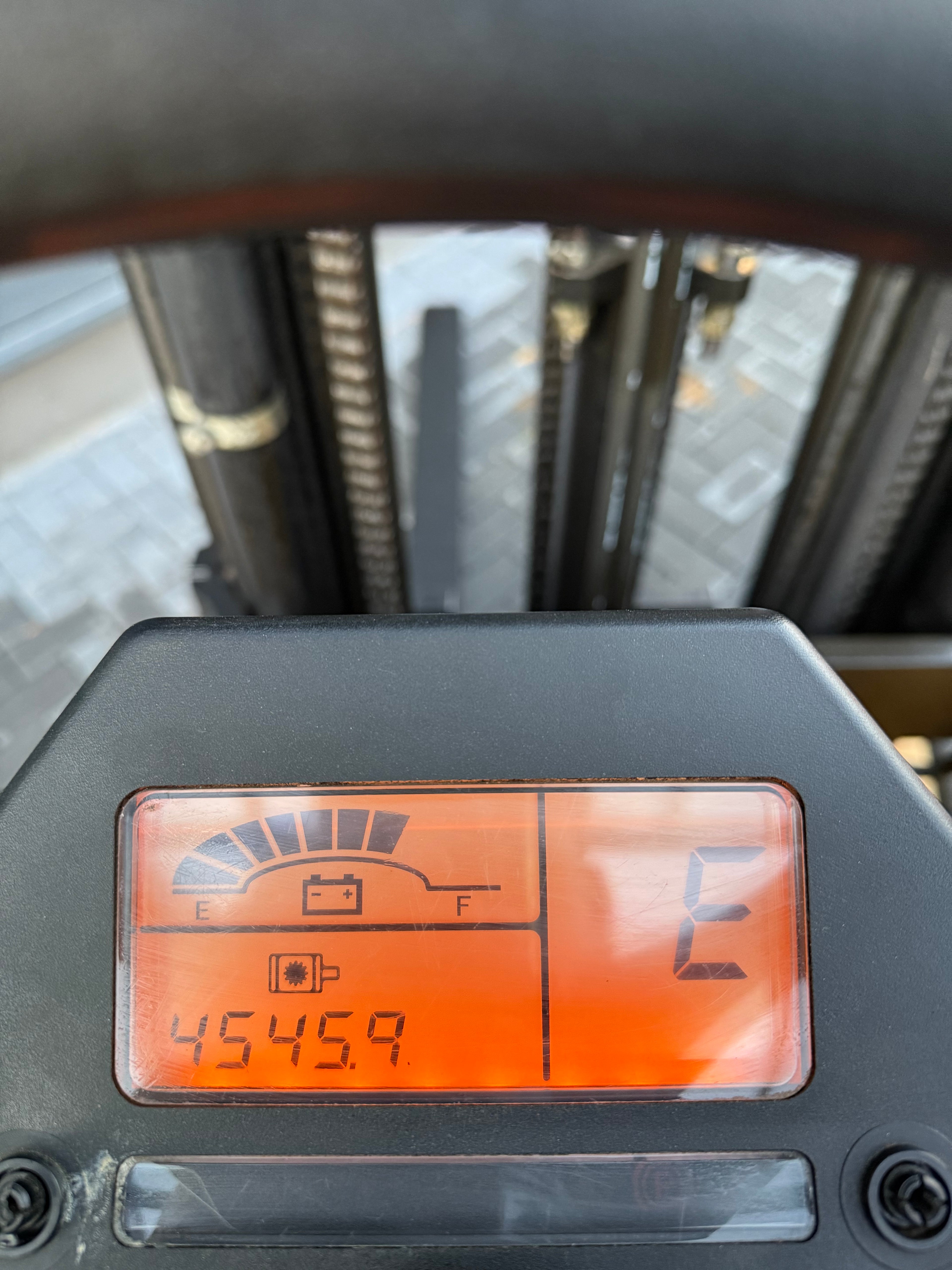 B00004 - CATERPILLAR EP25K 2500KG TRIPLEX 6.0M 6000UUR BJ. 2006