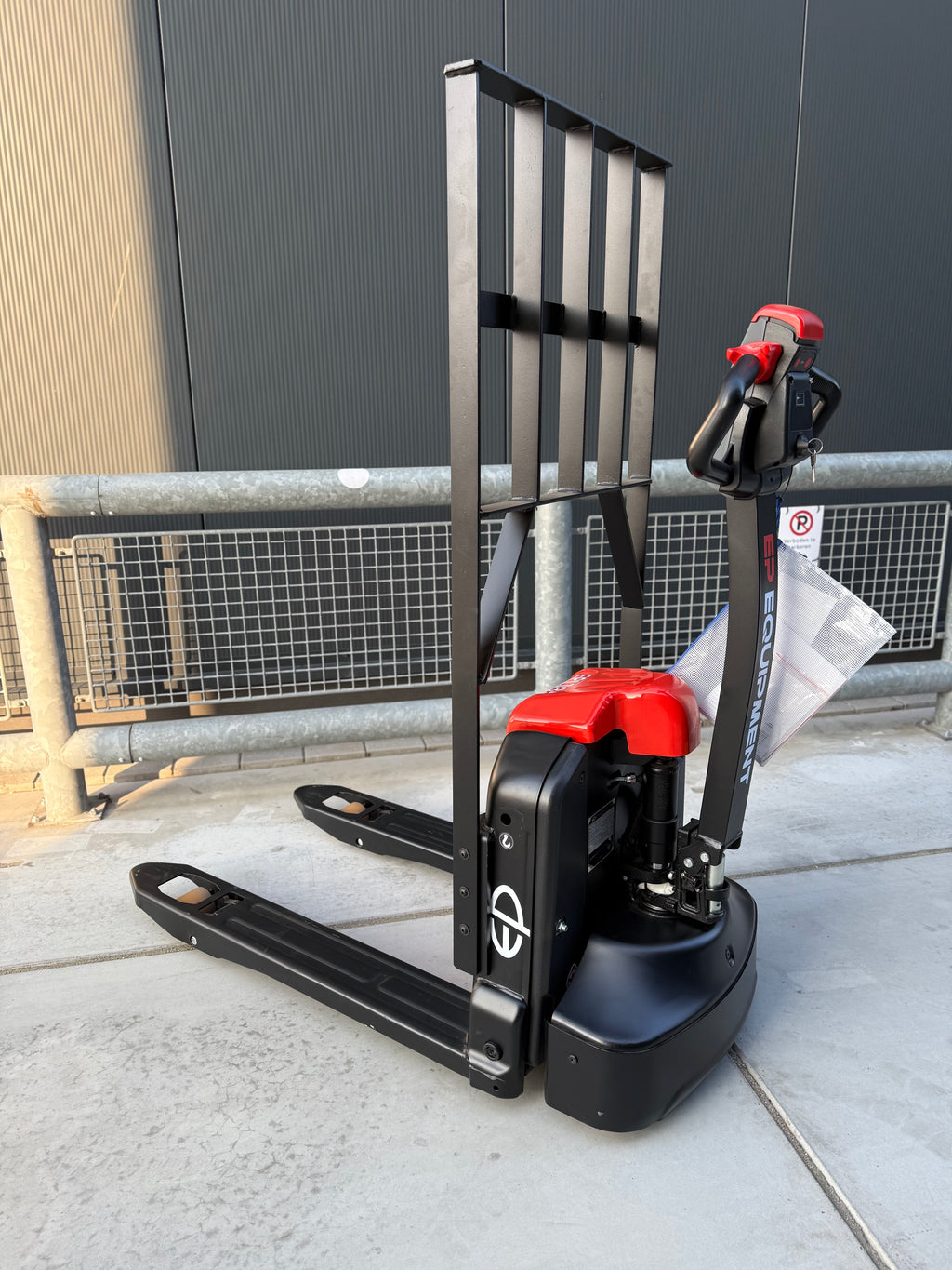 EP EPL154 Elektrische palletwagen 1500kg Compact met zwenkwielen - Nieuw Blokpallet uitvoering