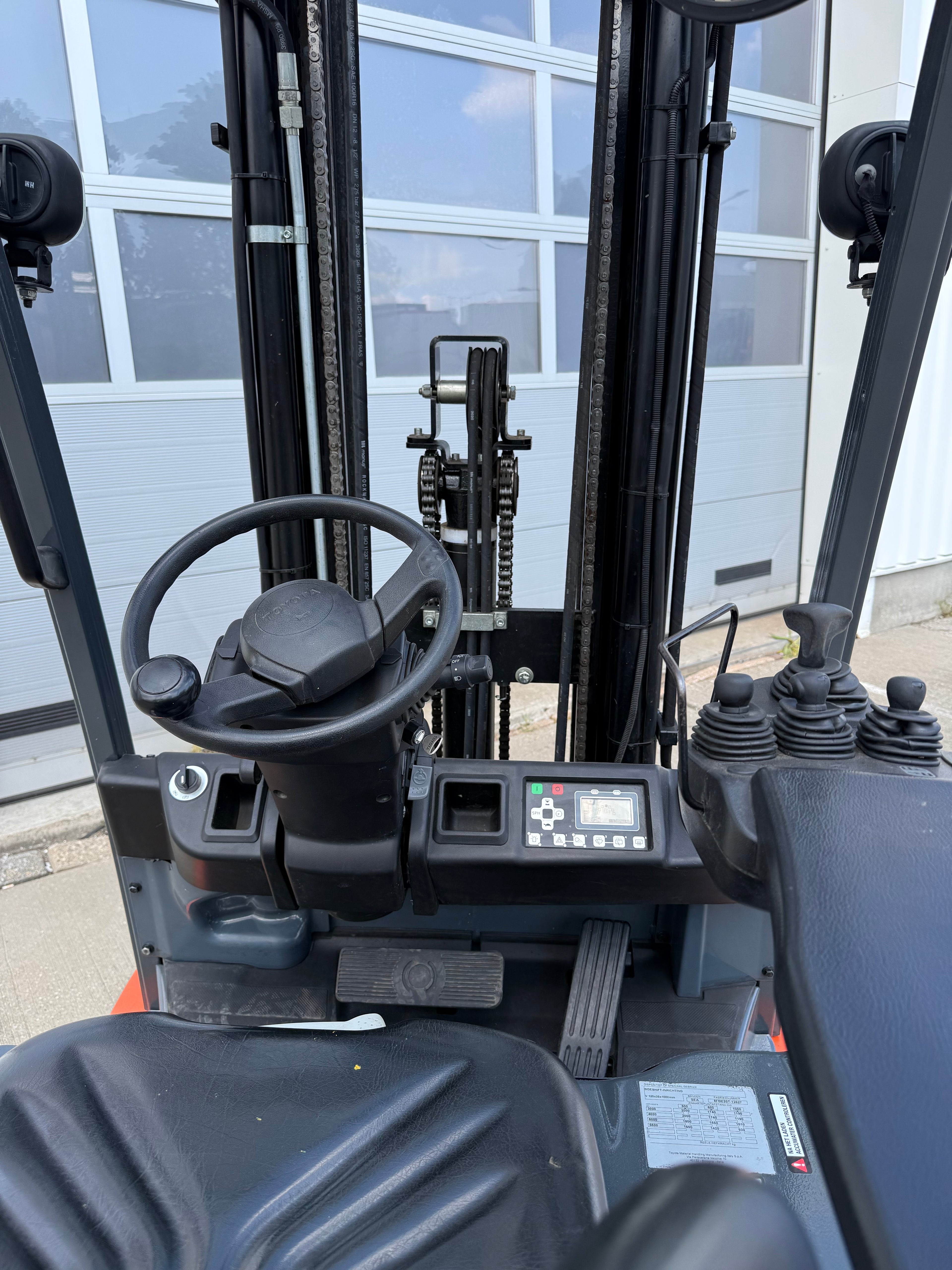 B00022 TOYOTA 8FBE20T 2000KG TRIPLEX 5,50M BJ.2018 7000UUR + SIDE SHIFT
