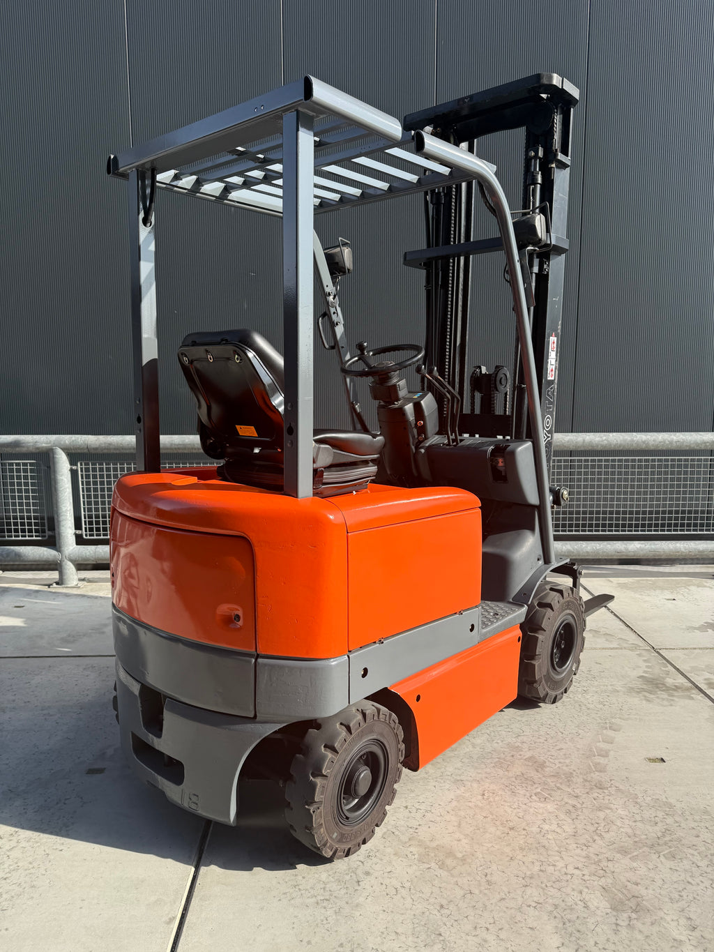 B00013 - TOYOTA 6FB18 1800KG 7000UUR TRIPLEX 6.0M HEFTRUCK