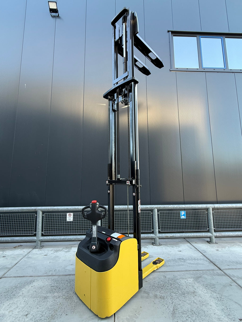 LOC STAPELAAR 1600KG TRIPLEX 4,50M 2000UUR NETTE STAPELAAR