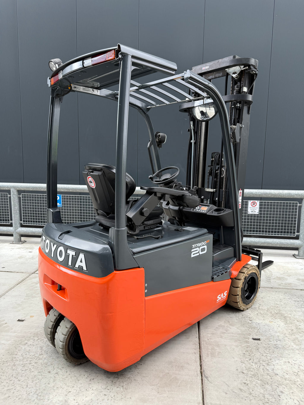 B00021 TOYOTA 8FBE20T 2000KG TRIPLEX 5,50M BJ.2019 8000UUR + SIDE SHIFT