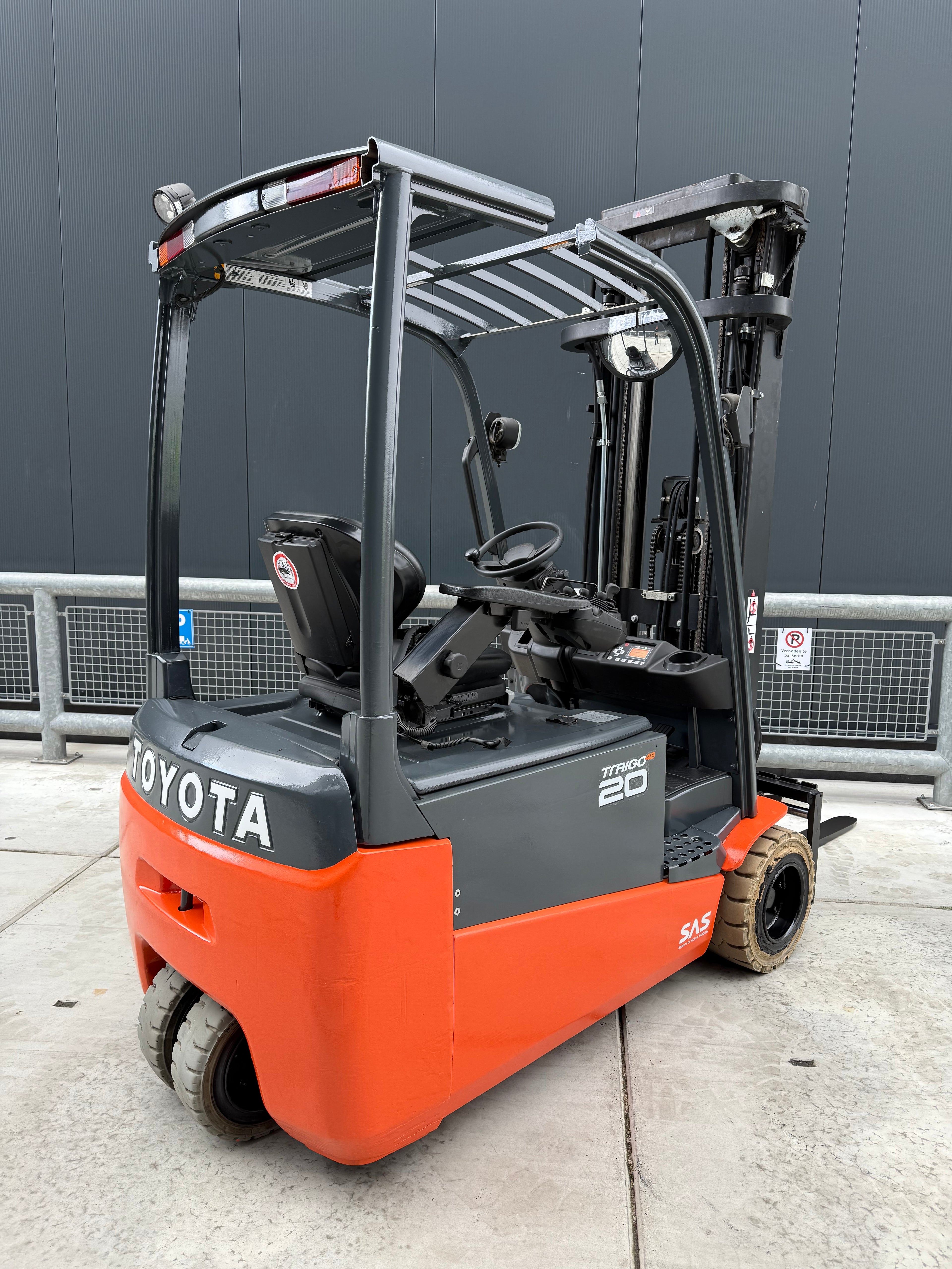 B00021 TOYOTA 8FBE20T 2000KG TRIPLEX 5,50M BJ.2019 8000UUR + SIDE SHIFT