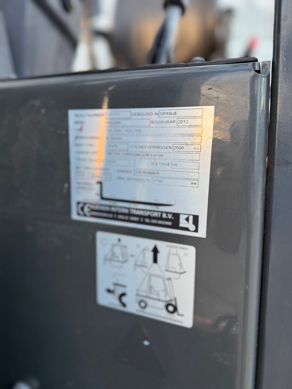 B00011 - NISSAN 2500KG BJ2013 TRIPLEX 4,75M SPREIDKANTEL BORD 360* HEFTRUCK