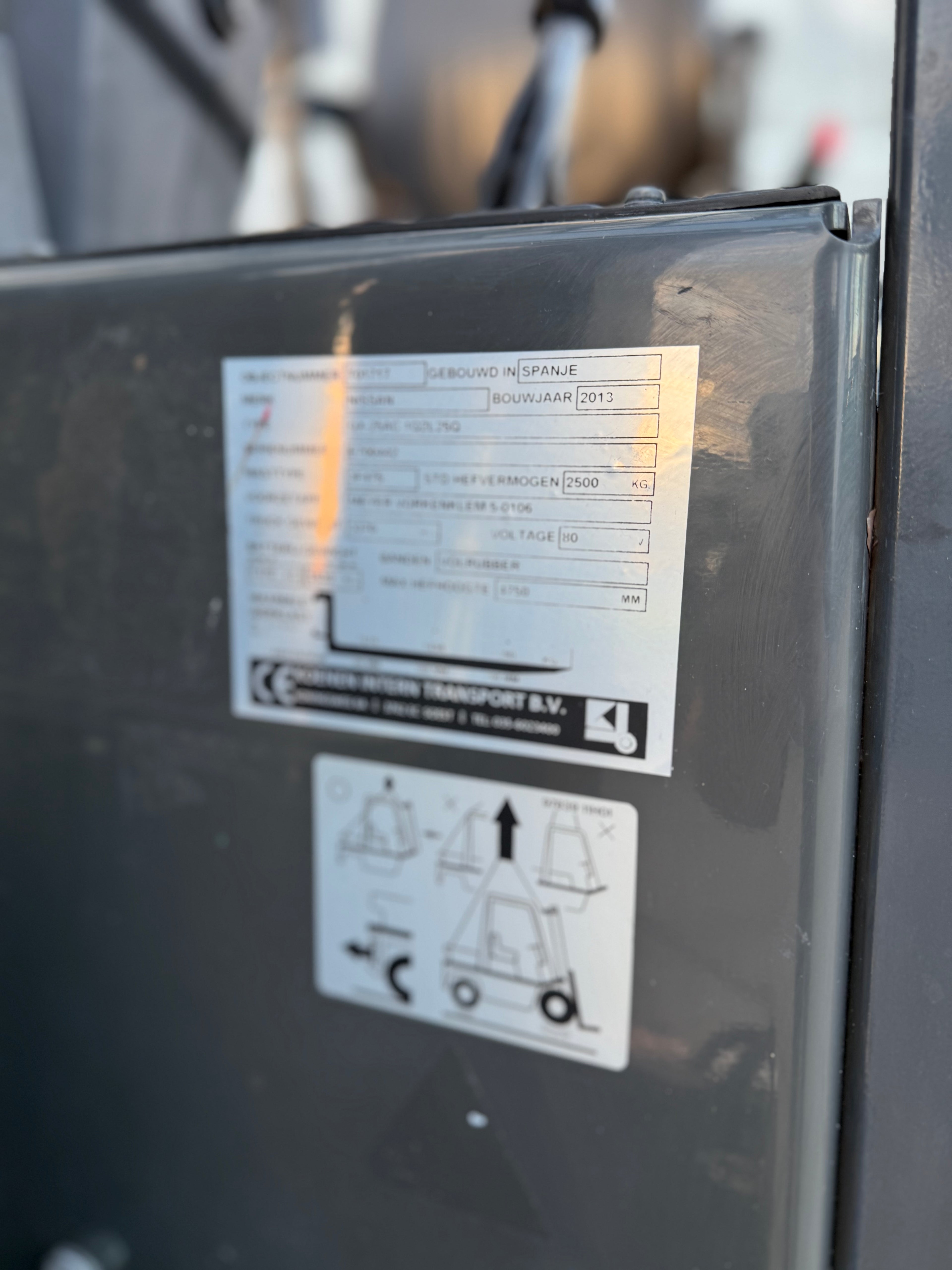 B00011 - NISSAN 2500KG BJ2013 TRIPLEX 4,75M SPREIDKANTEL BORD 360* HEFTRUCK