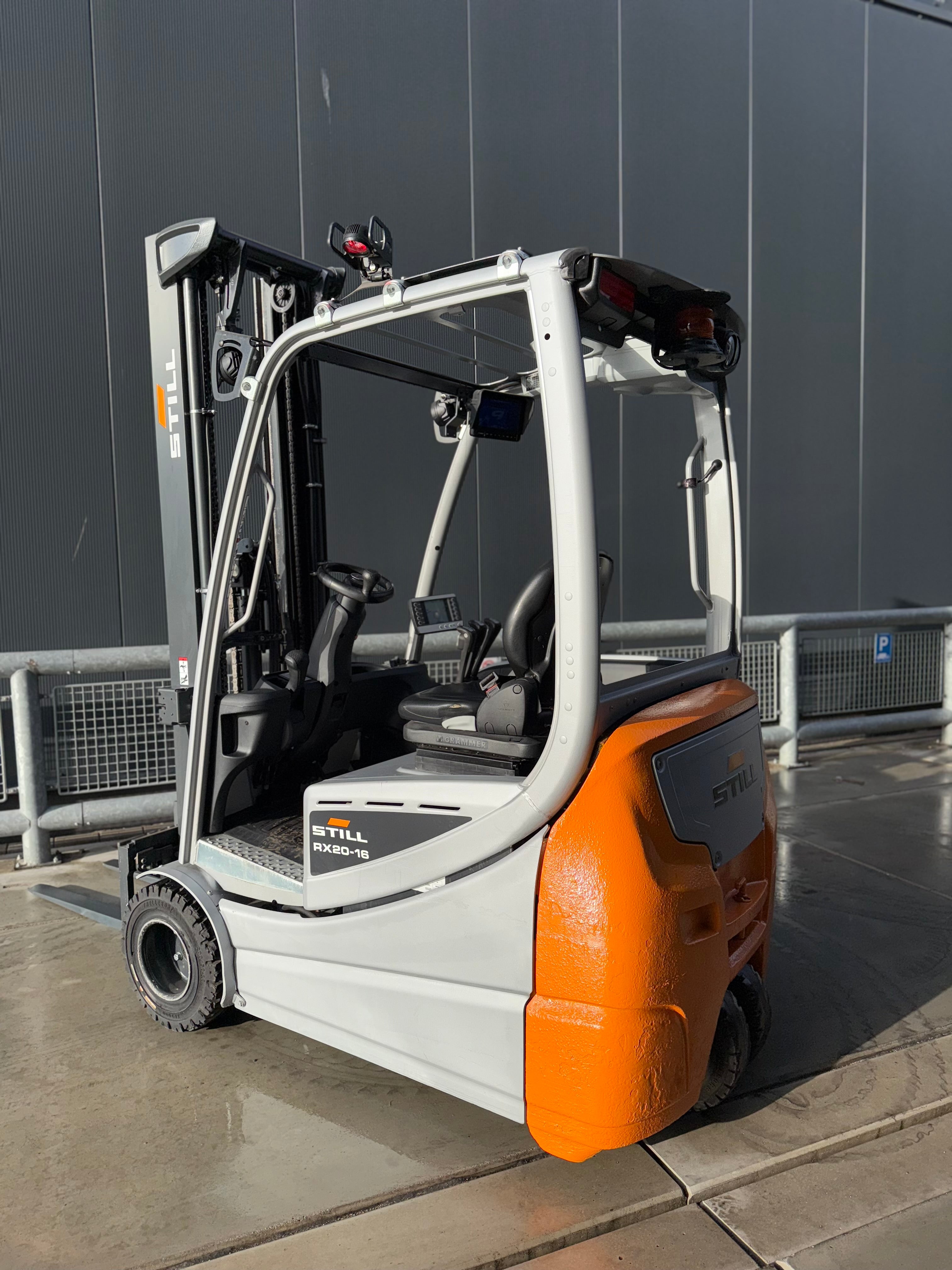 B00001 - STILL RX20-16 1600KG BJ:2020 TRIPLEX 9500UUR 5.6M +SIDESHIFT