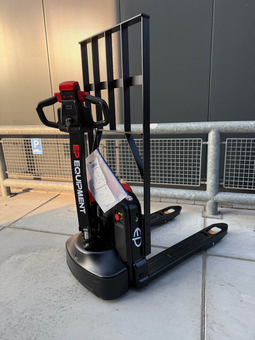 EP EPL154 Elektrische palletwagen 1500kg Compact met zwenkwielen - Nieuw Blokpallet uitvoering