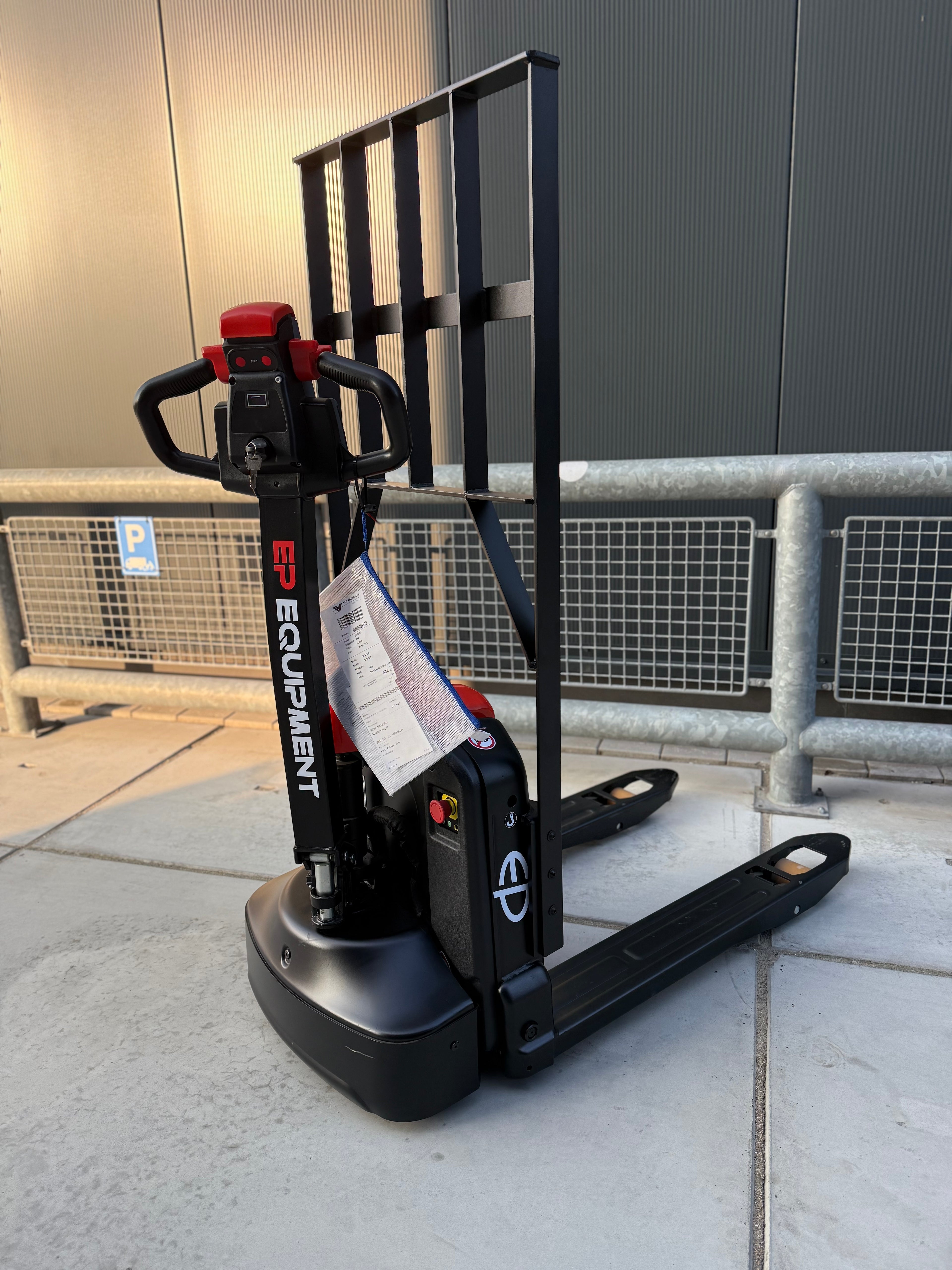 EP EPL154 Elektrische palletwagen 1500kg Compact met zwenkwielen - Nieuw Blokpallet uitvoering